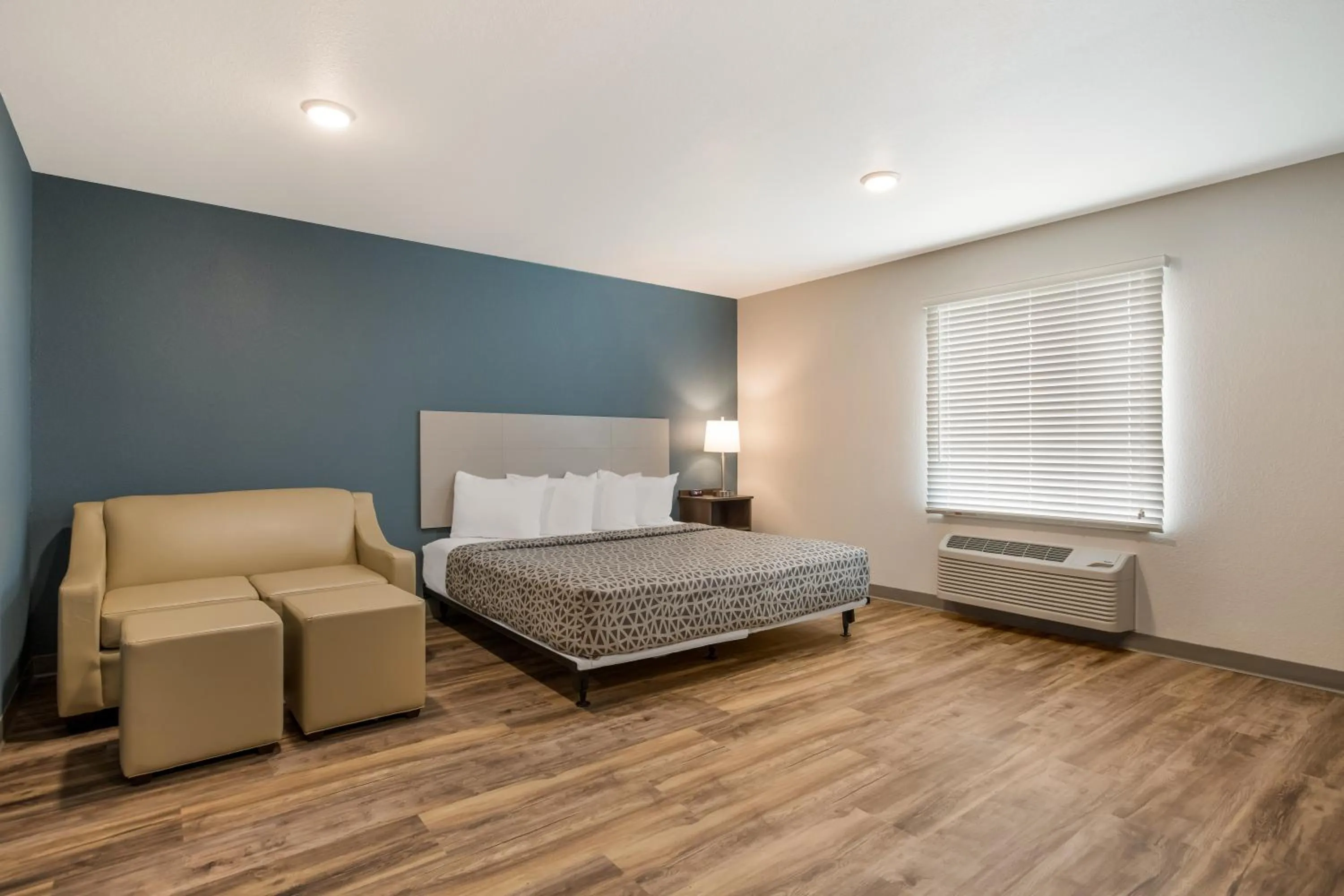 Bedroom, Bed in WoodSpring Suites Indio - Coachella Valley