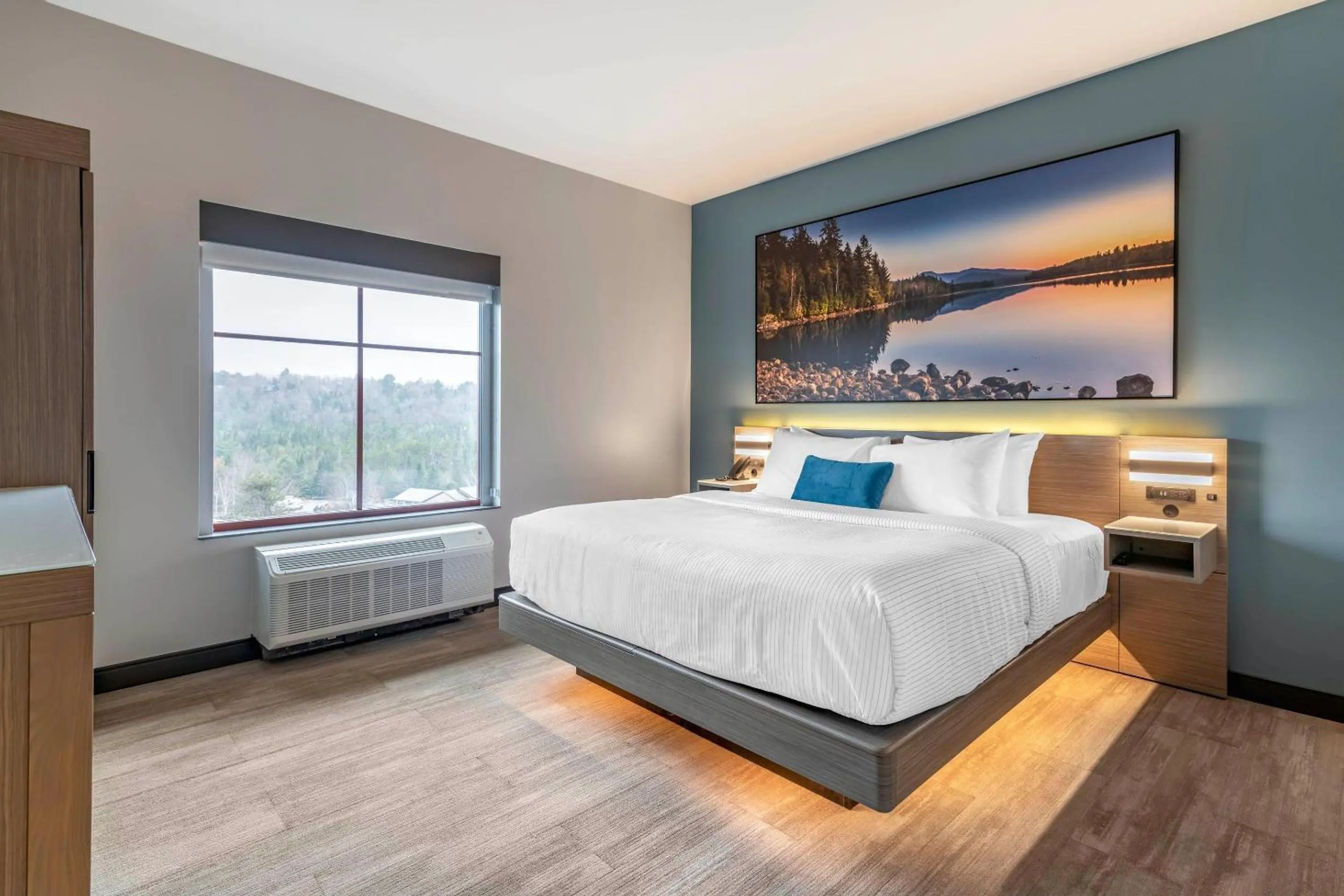 Bedroom, Bed in Cambria Hotel Lake Placid - Lakeside Resort