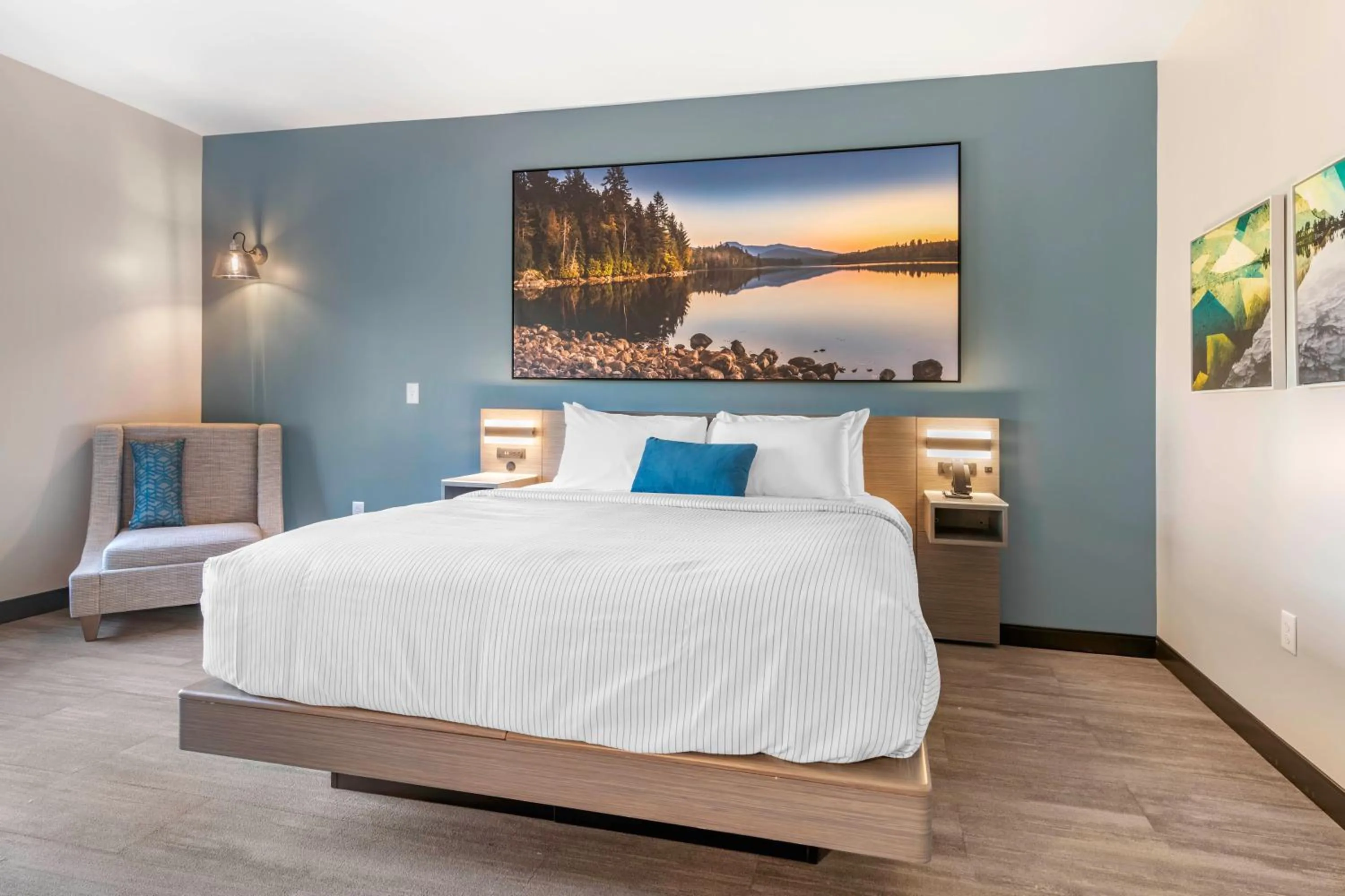 Bed in Cambria Hotel Lake Placid - Lakeside Resort