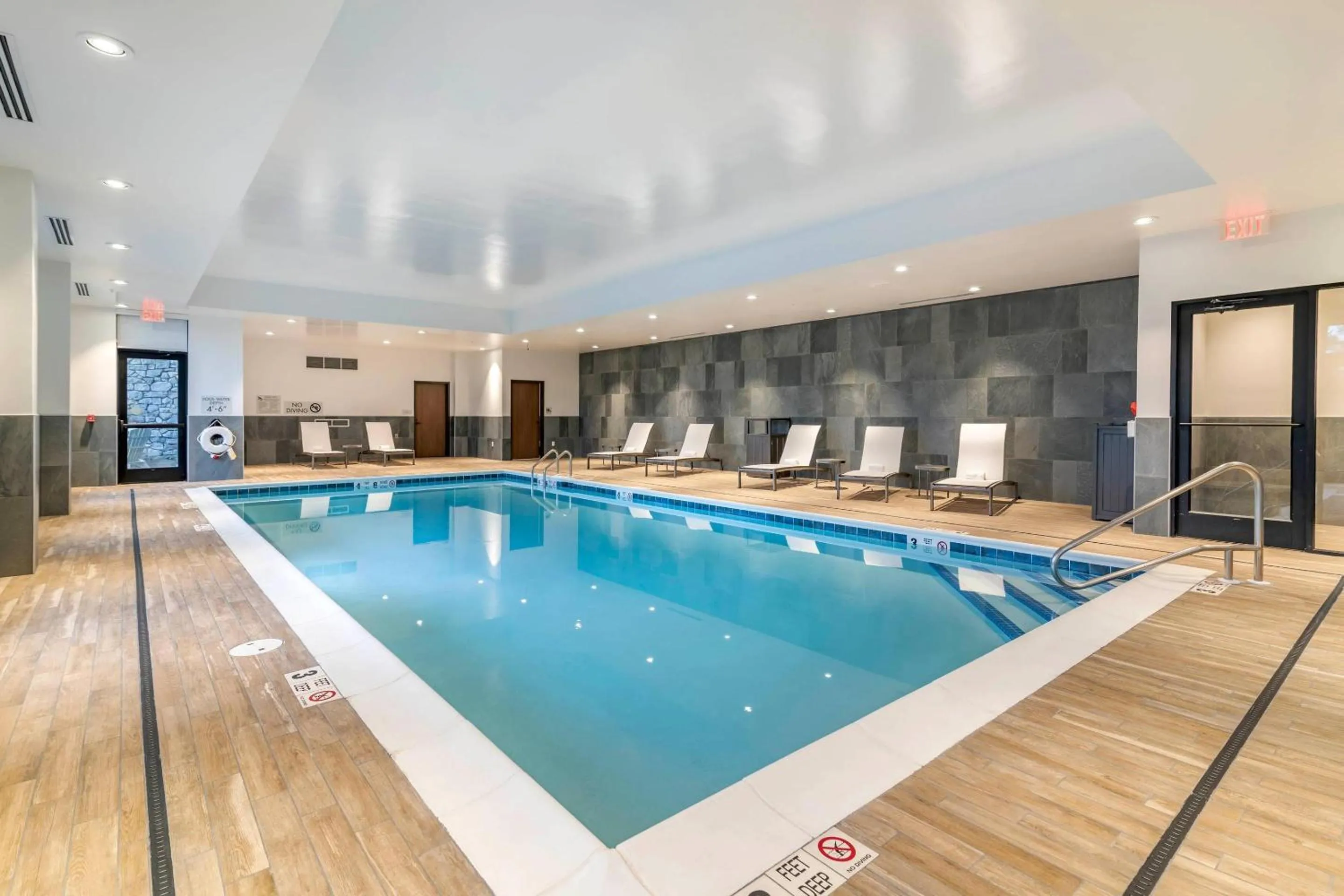 Swimming pool in Cambria Hotel Lake Placid - Lakeside Resort