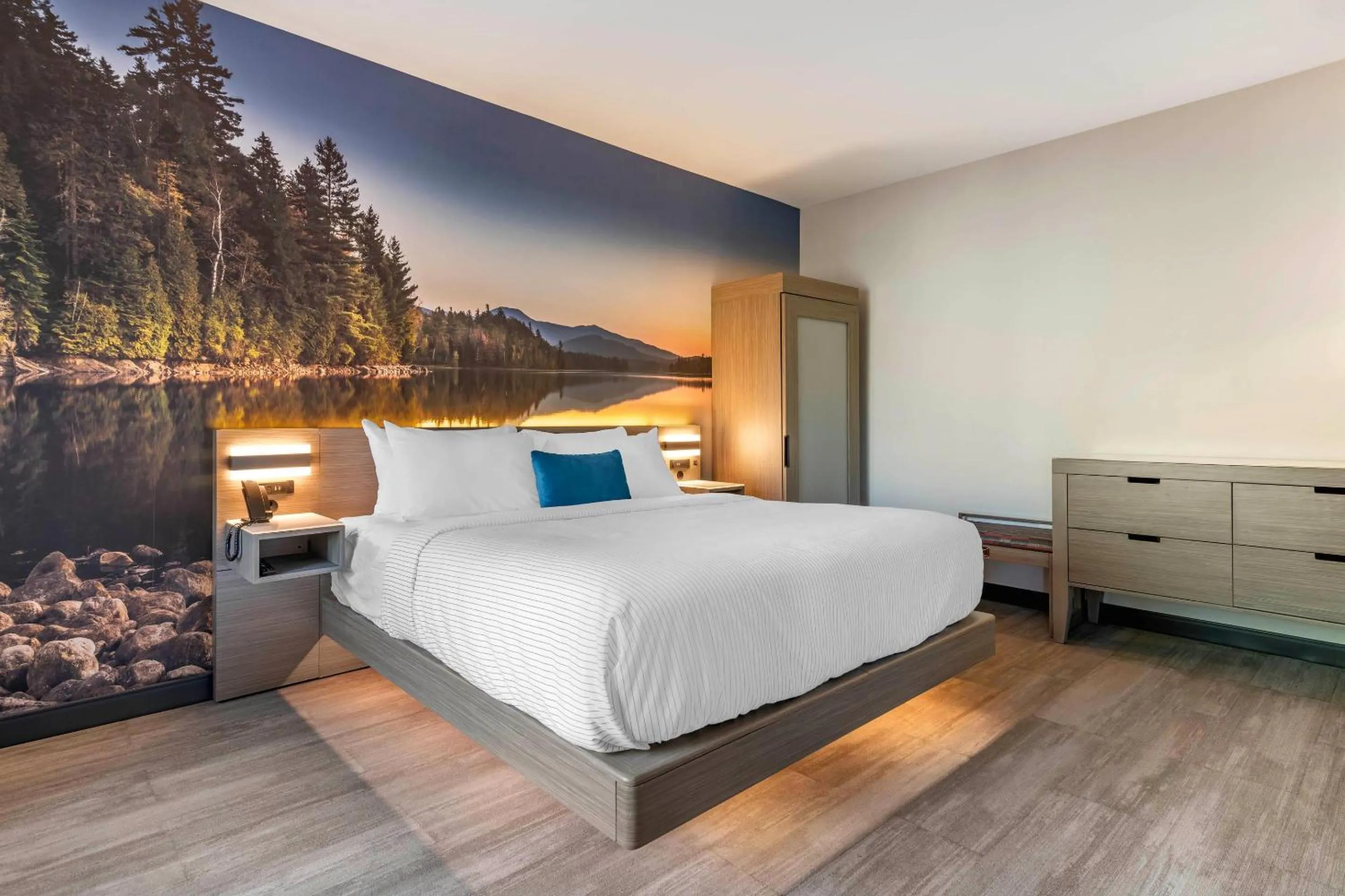 Bedroom, Bed in Cambria Hotel Lake Placid - Lakeside Resort