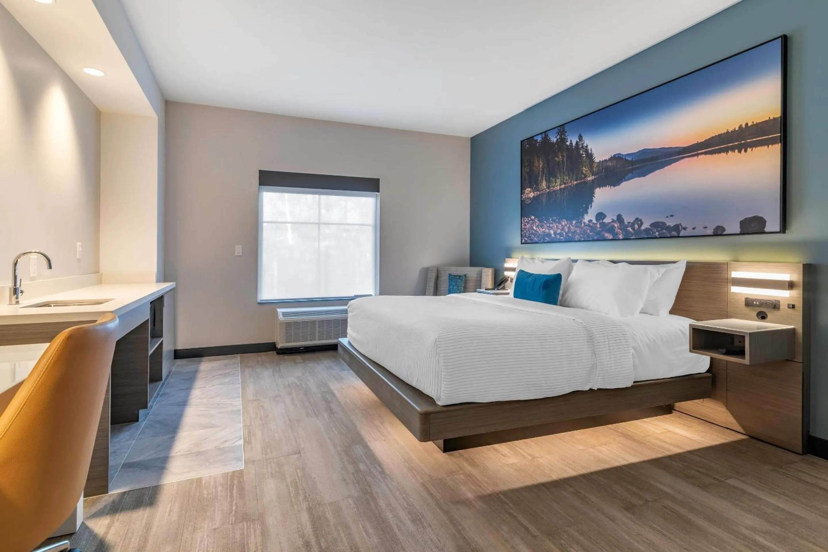 Bedroom, Bed in Cambria Hotel Lake Placid - Lakeside Resort