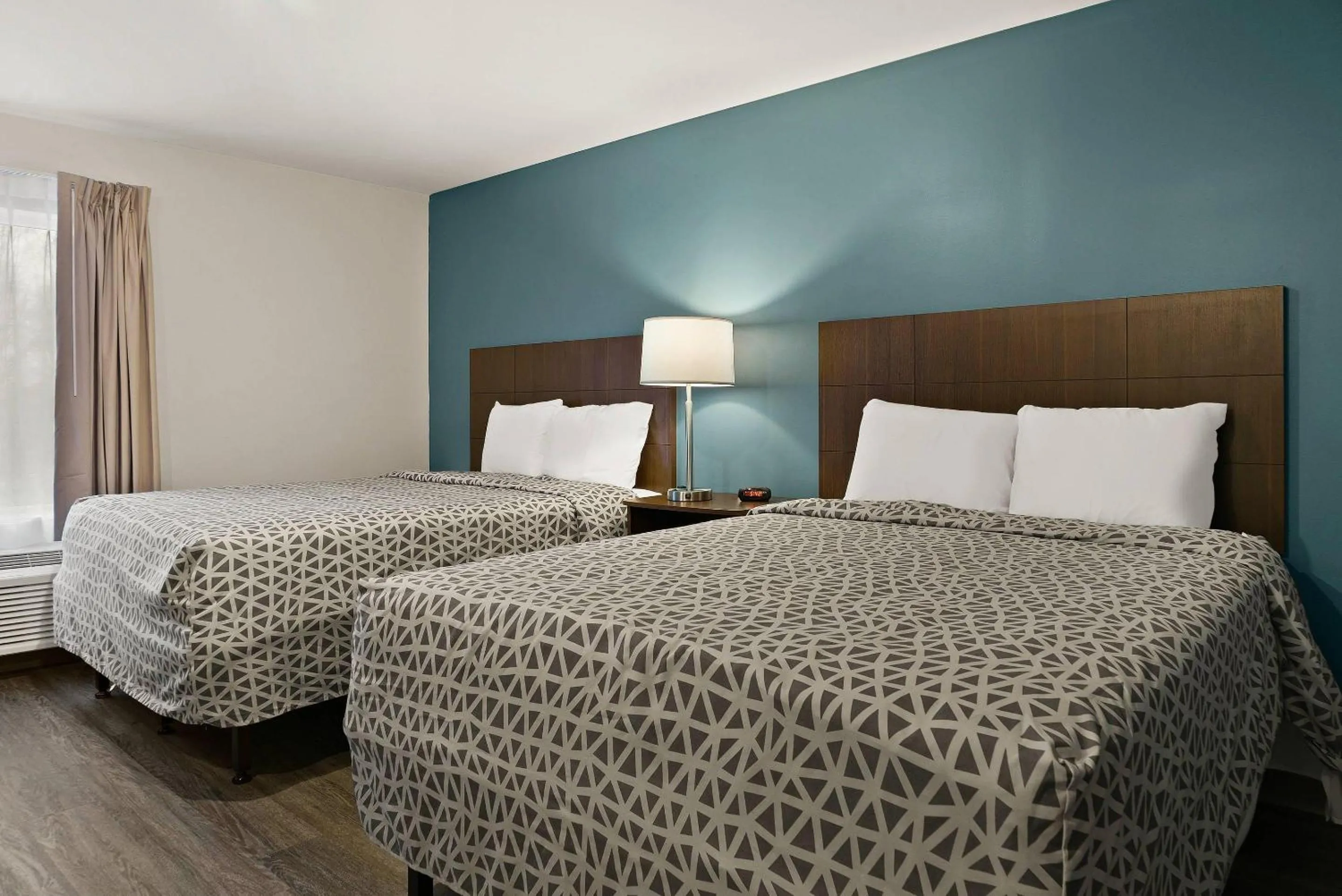 Bedroom, Bed in WoodSpring Suites East Lansing - University Area