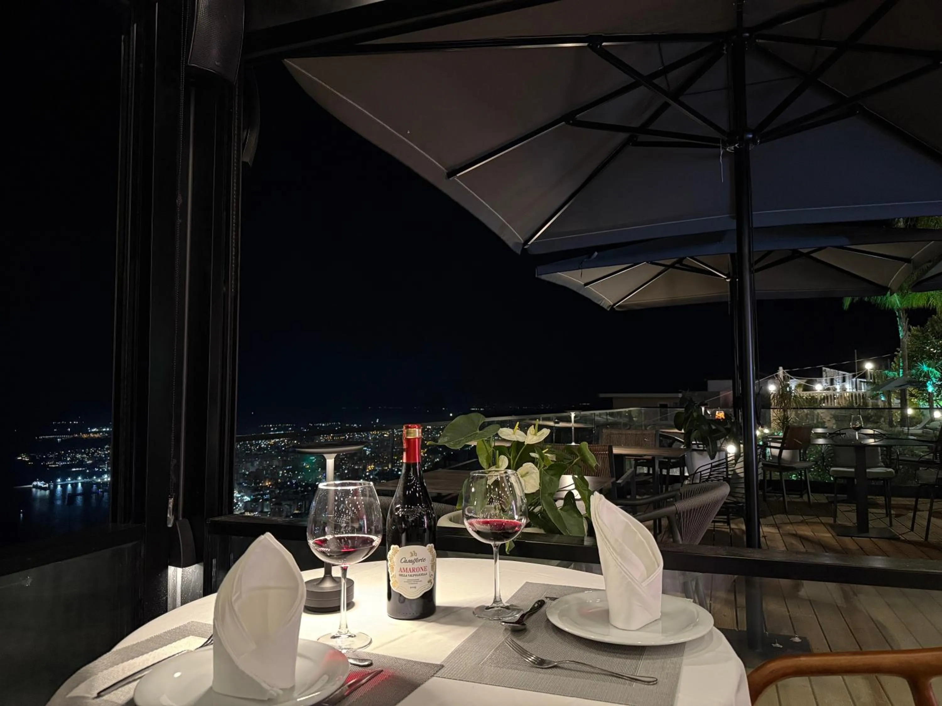 Restaurant/places to eat in Festim Villa Hotel