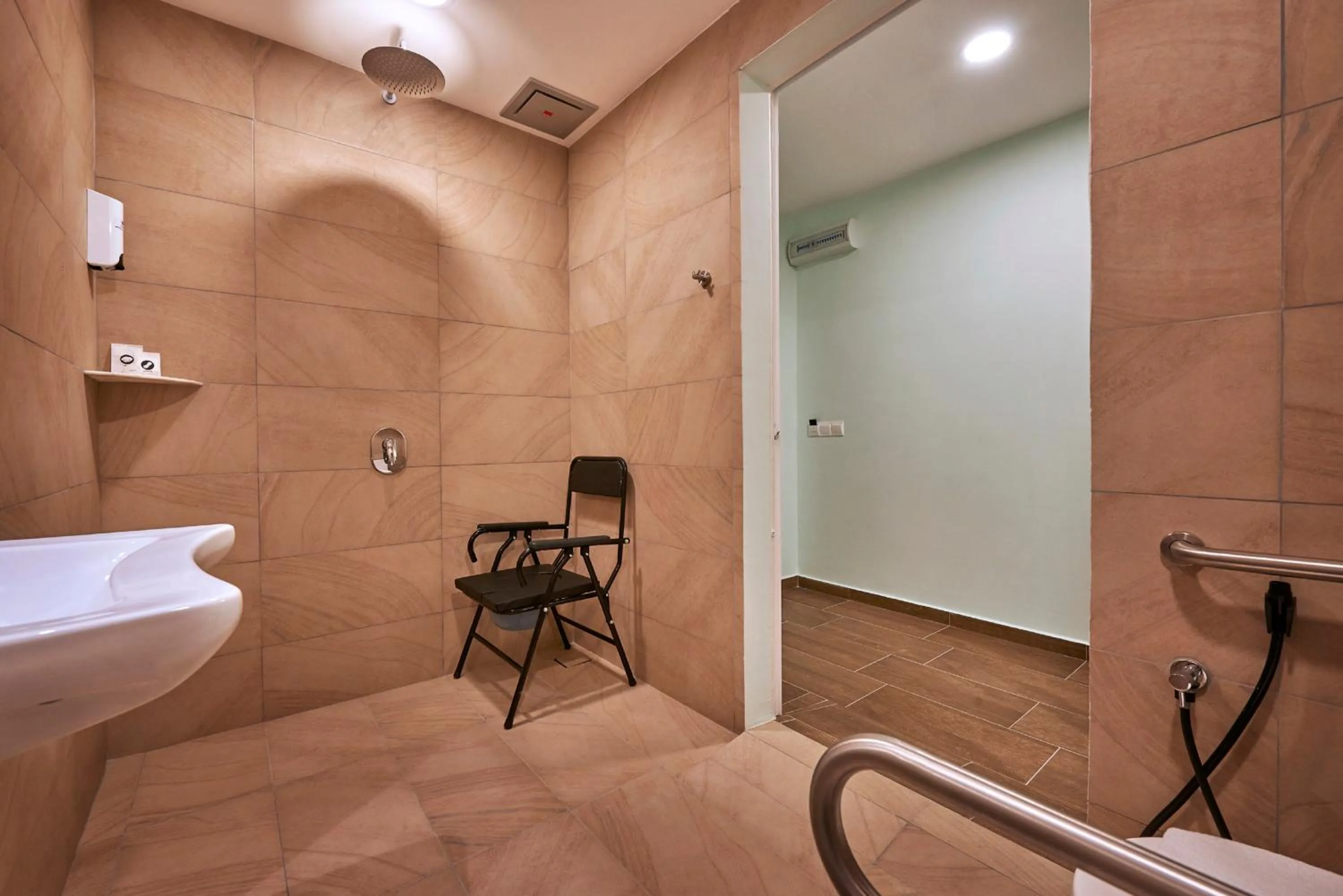 ZONE Hotels, Eco Grandeur