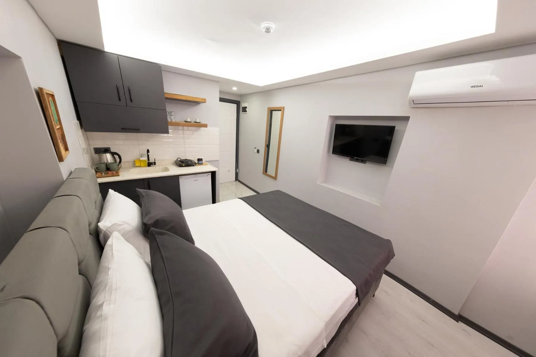 Bed in AYA LANGA HOTeL