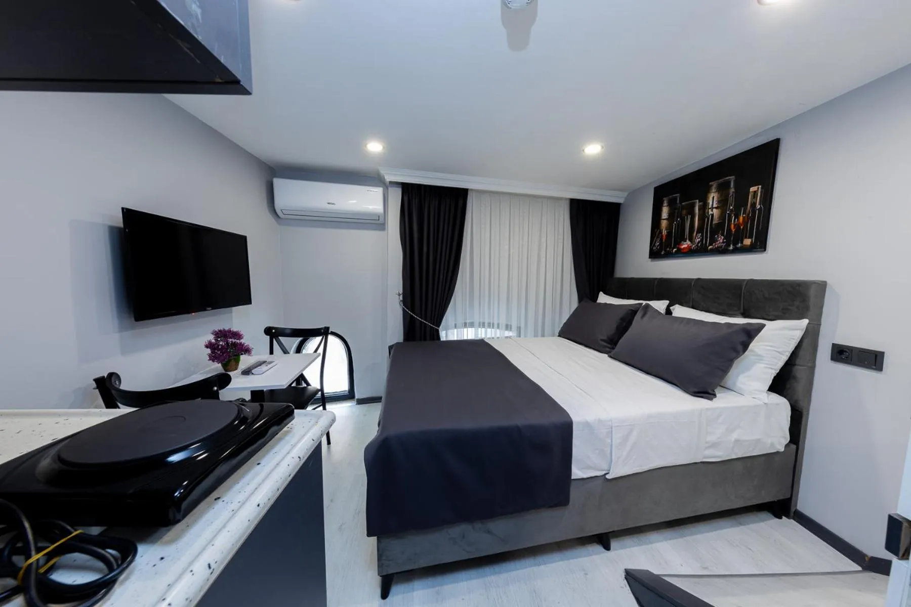 Communal lounge/ TV room in AYA LANGA HOTeL