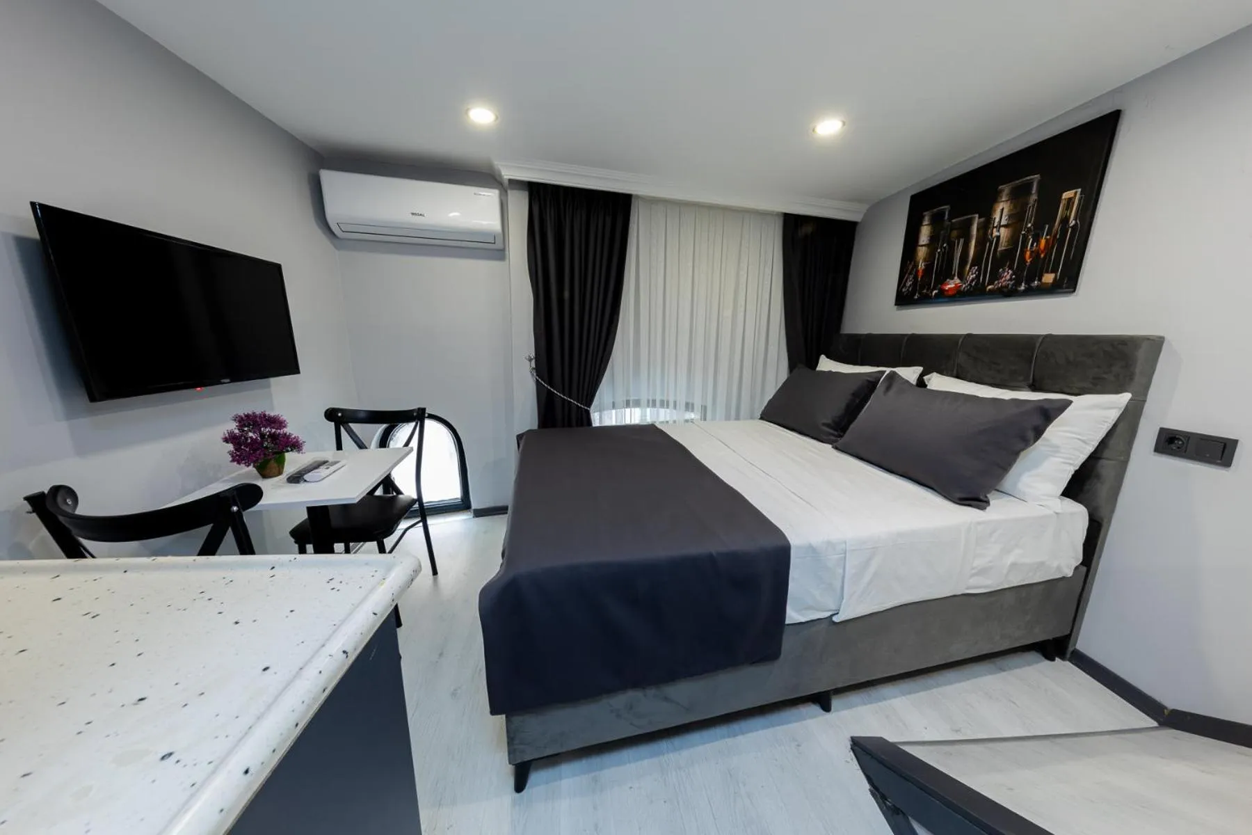 Communal lounge/ TV room in AYA LANGA HOTeL