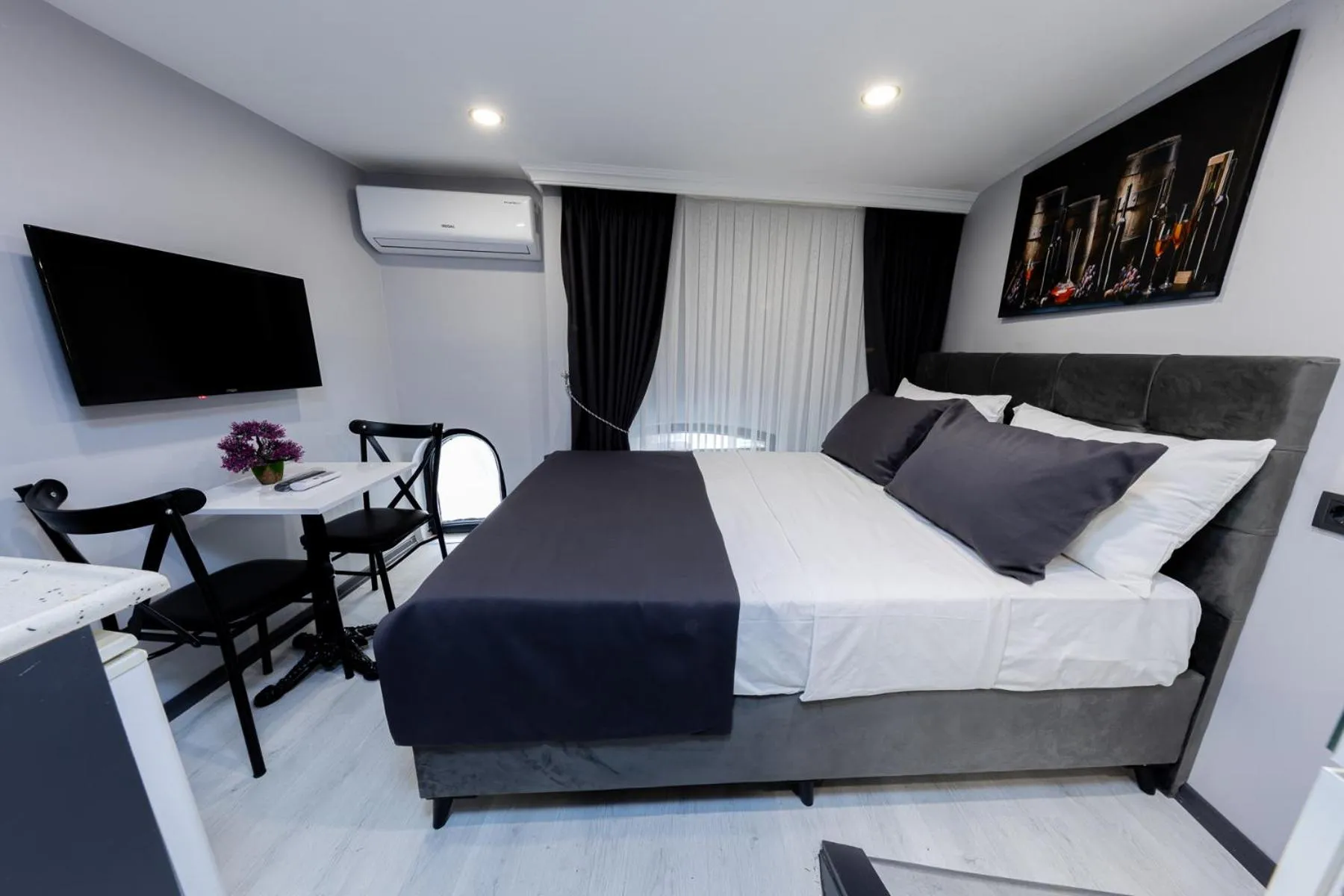 Communal lounge/ TV room in AYA LANGA HOTeL