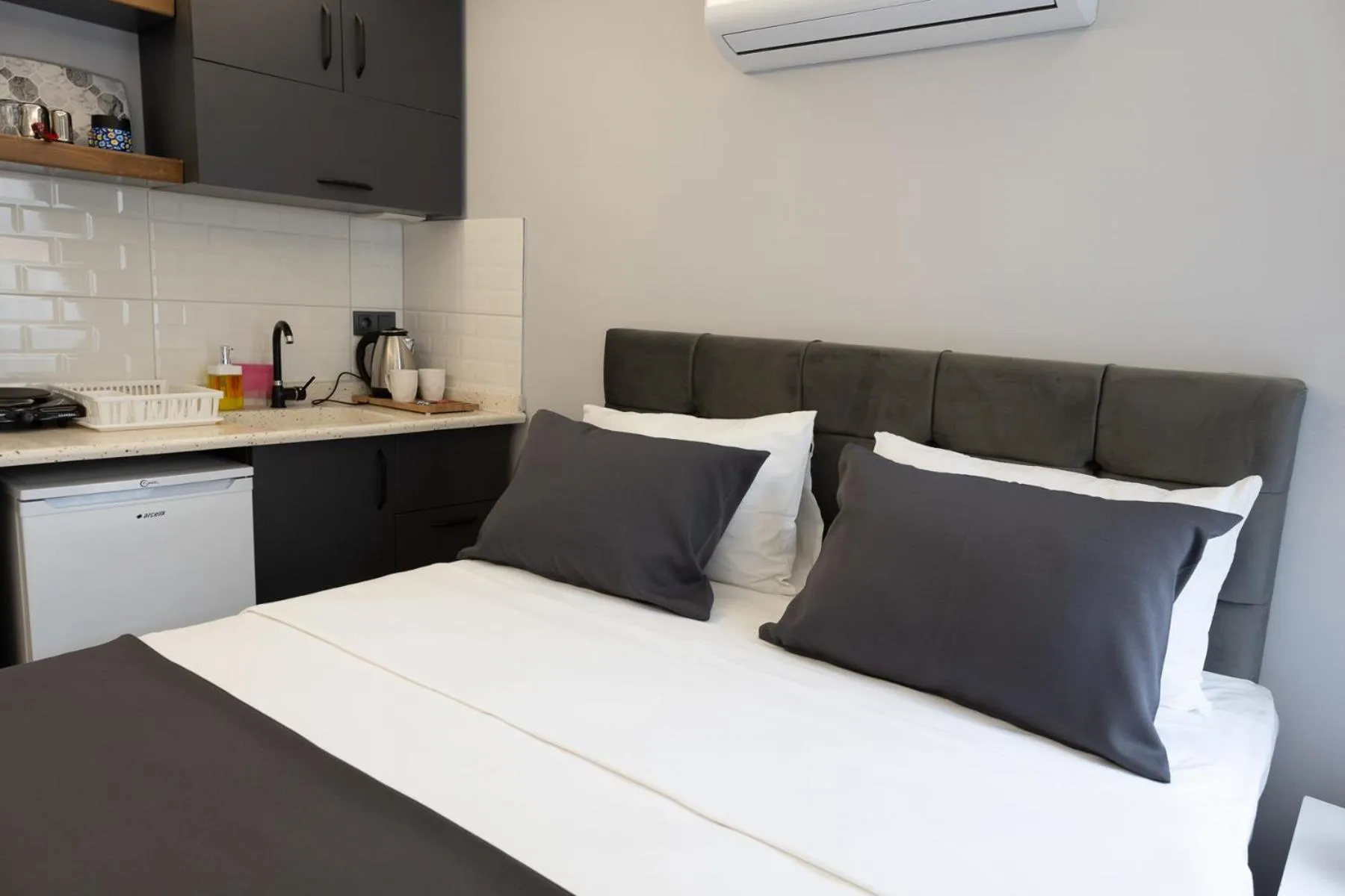 Bed in AYA LANGA HOTeL