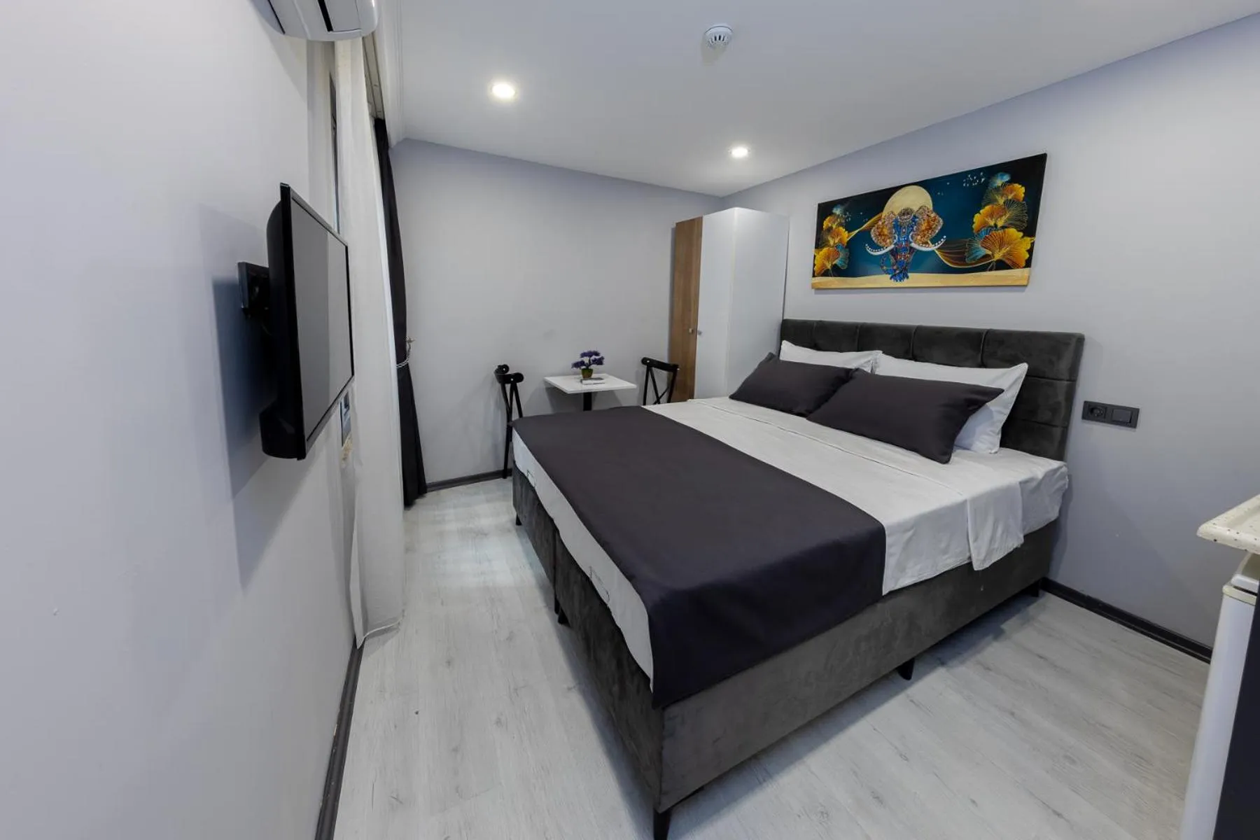 Communal lounge/ TV room in AYA LANGA HOTeL