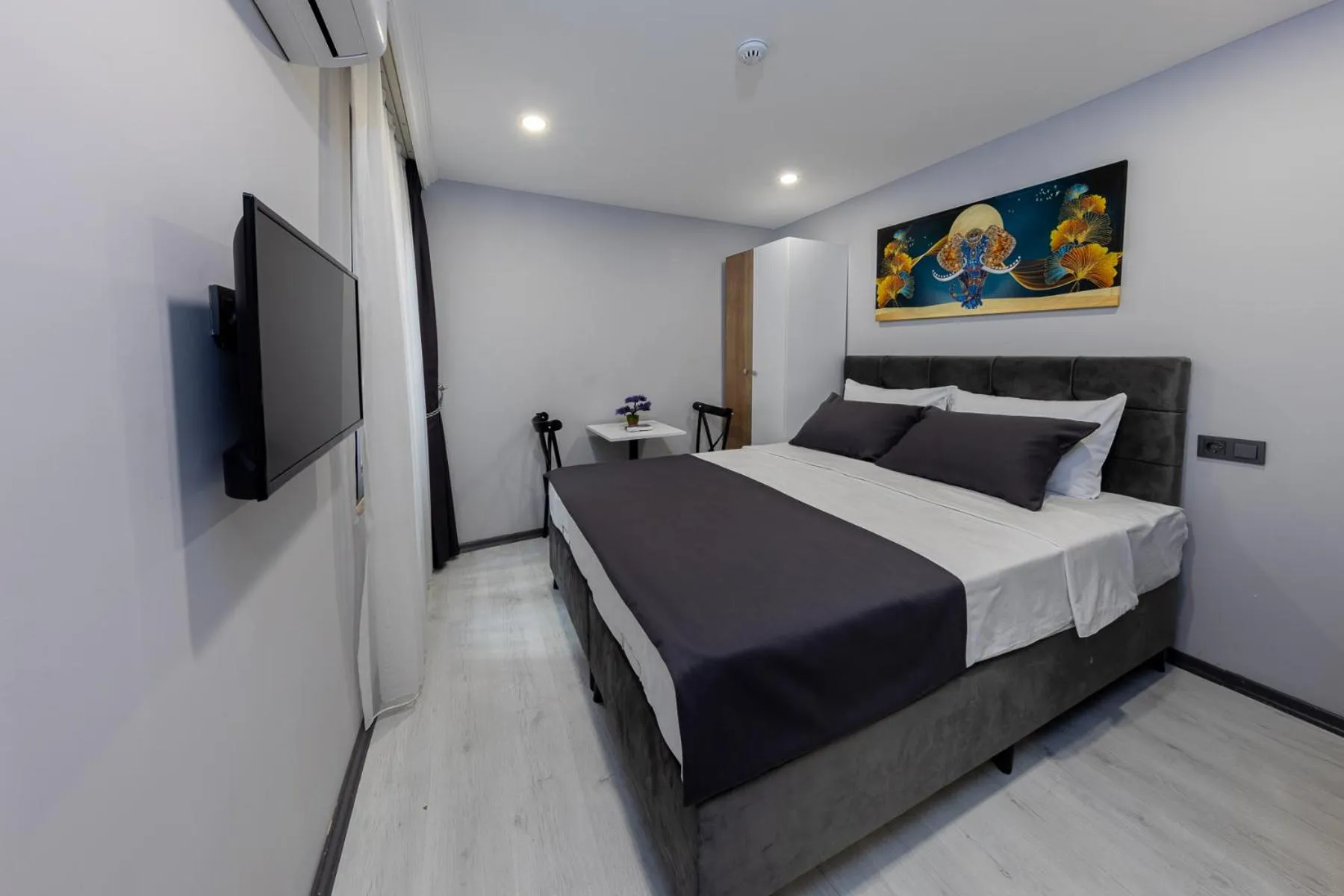 Communal lounge/ TV room in AYA LANGA HOTeL