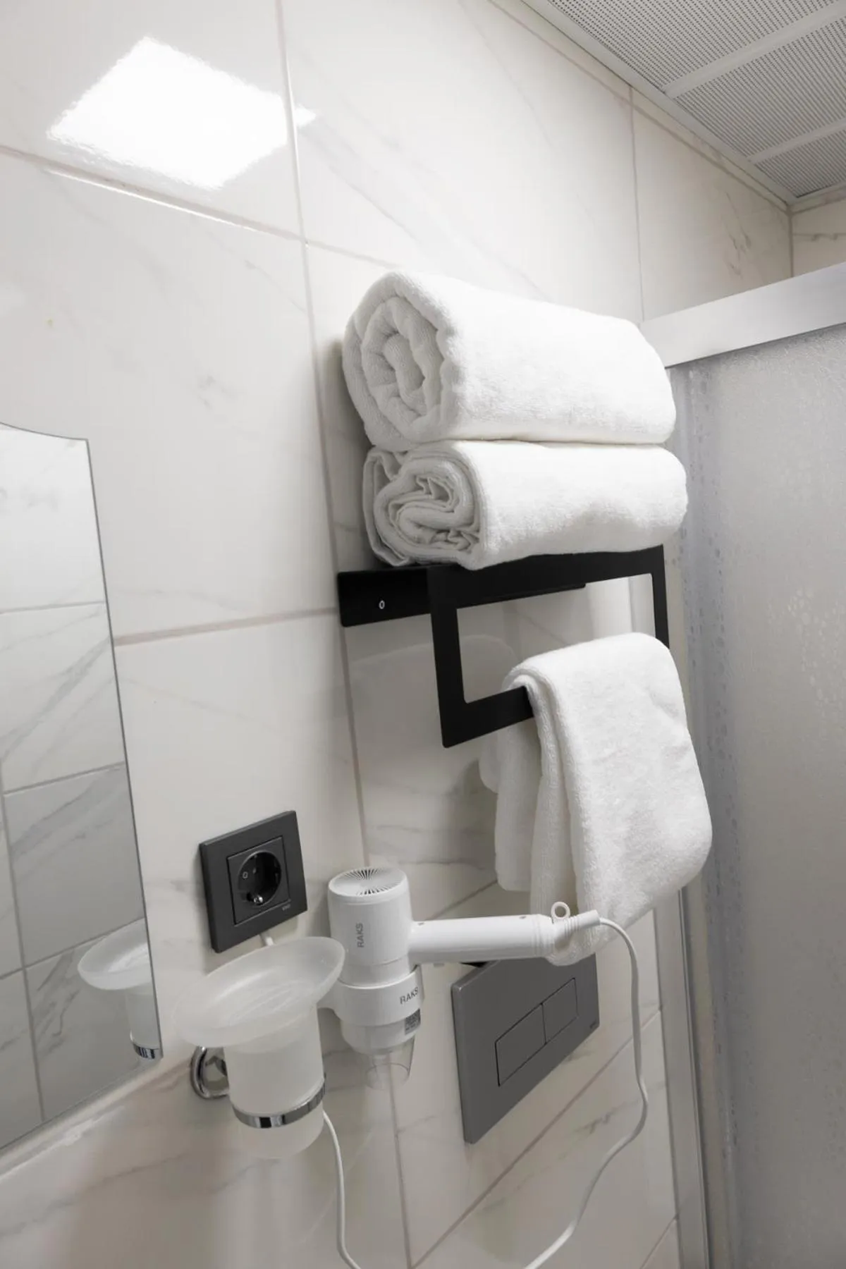 Toilet in AYA LANGA HOTeL