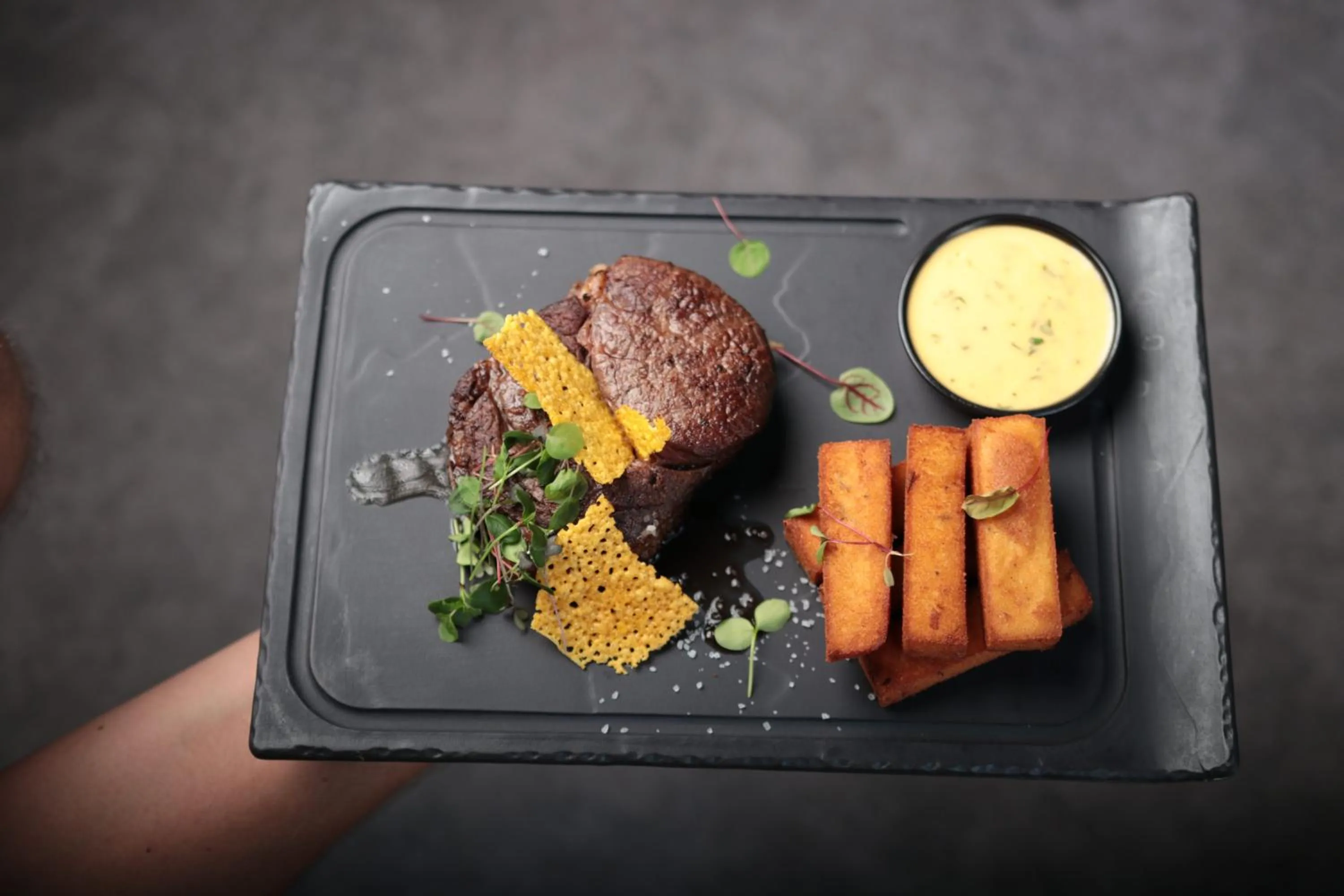 Fine Restaurant & Apartments