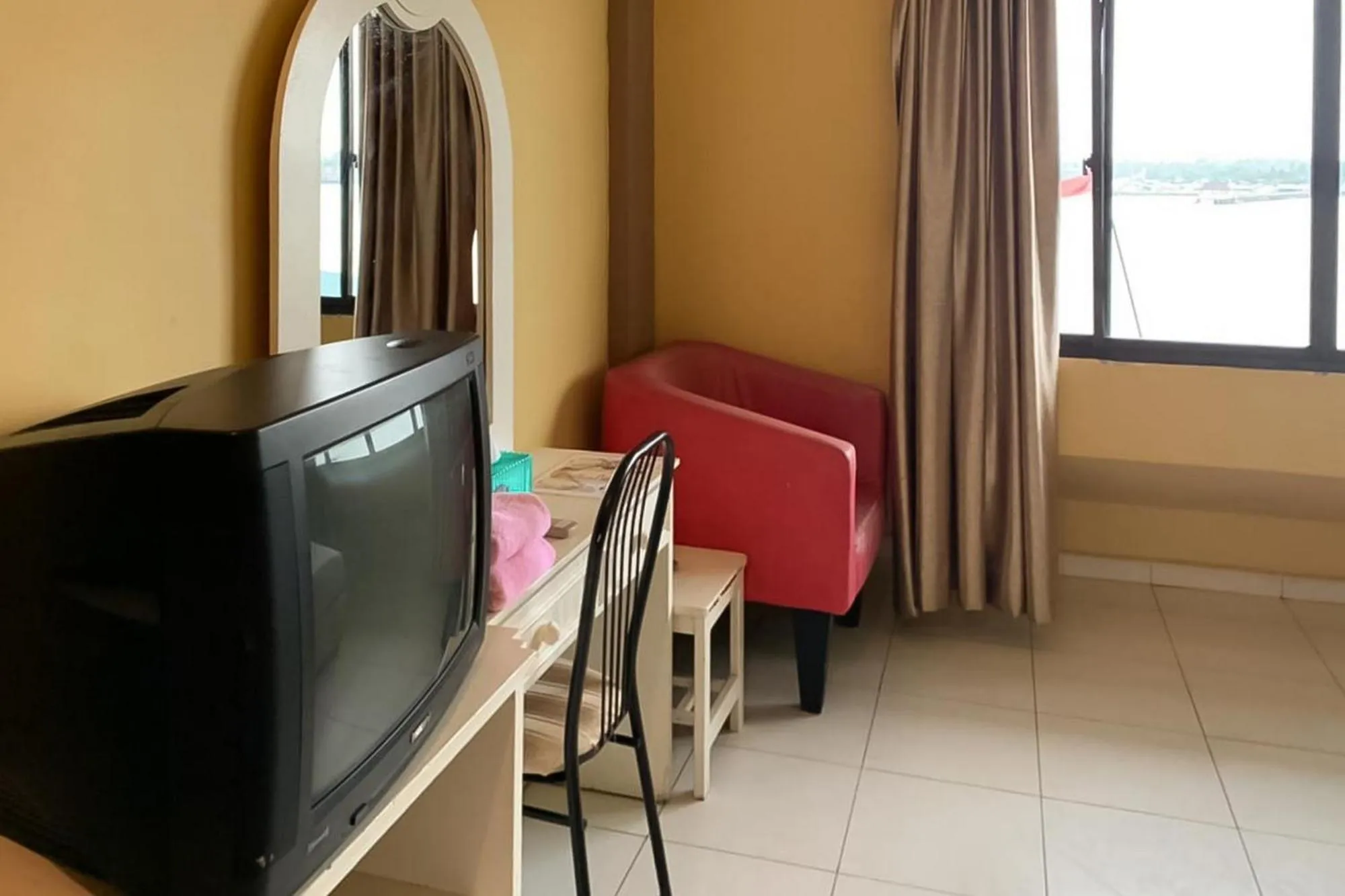 Bedroom in Hotel Laut Jaya Tanjung Pinang RedPartner