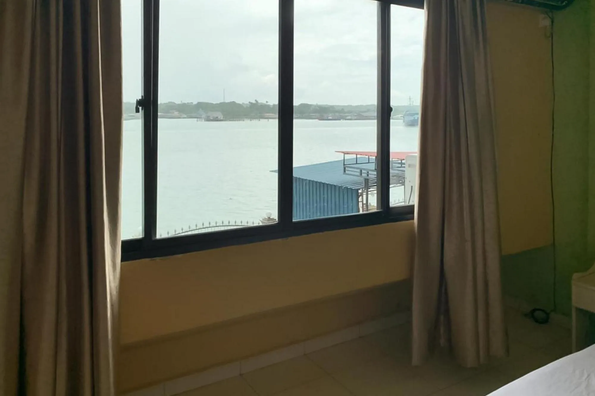 Bedroom in Hotel Laut Jaya Tanjung Pinang RedPartner