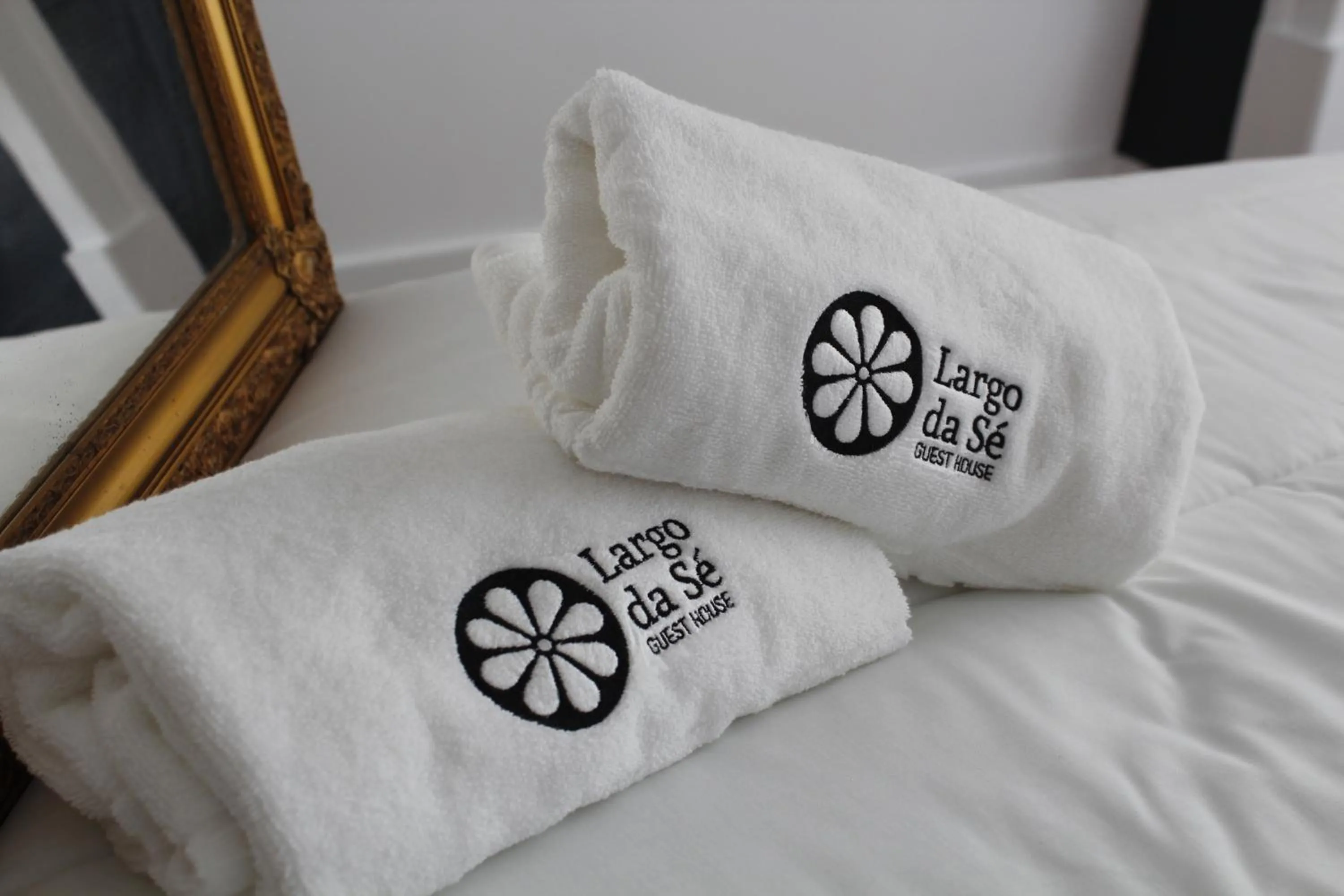 Bedroom, Bed in Largo da Sé Guest House - HOrigem