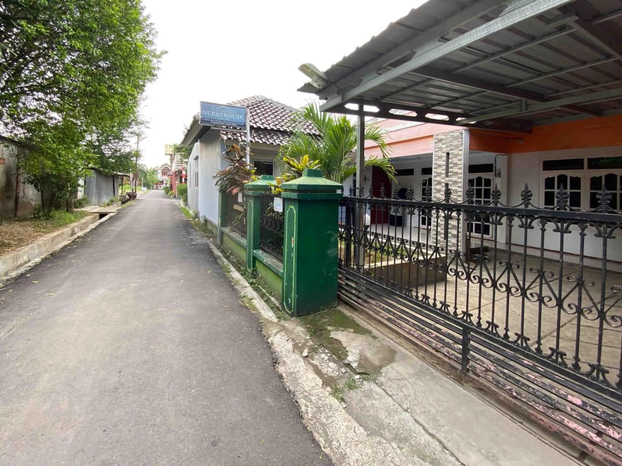 Property building in Guest House Hj Muriyah Syariah Slawi Mitra RedDoorz