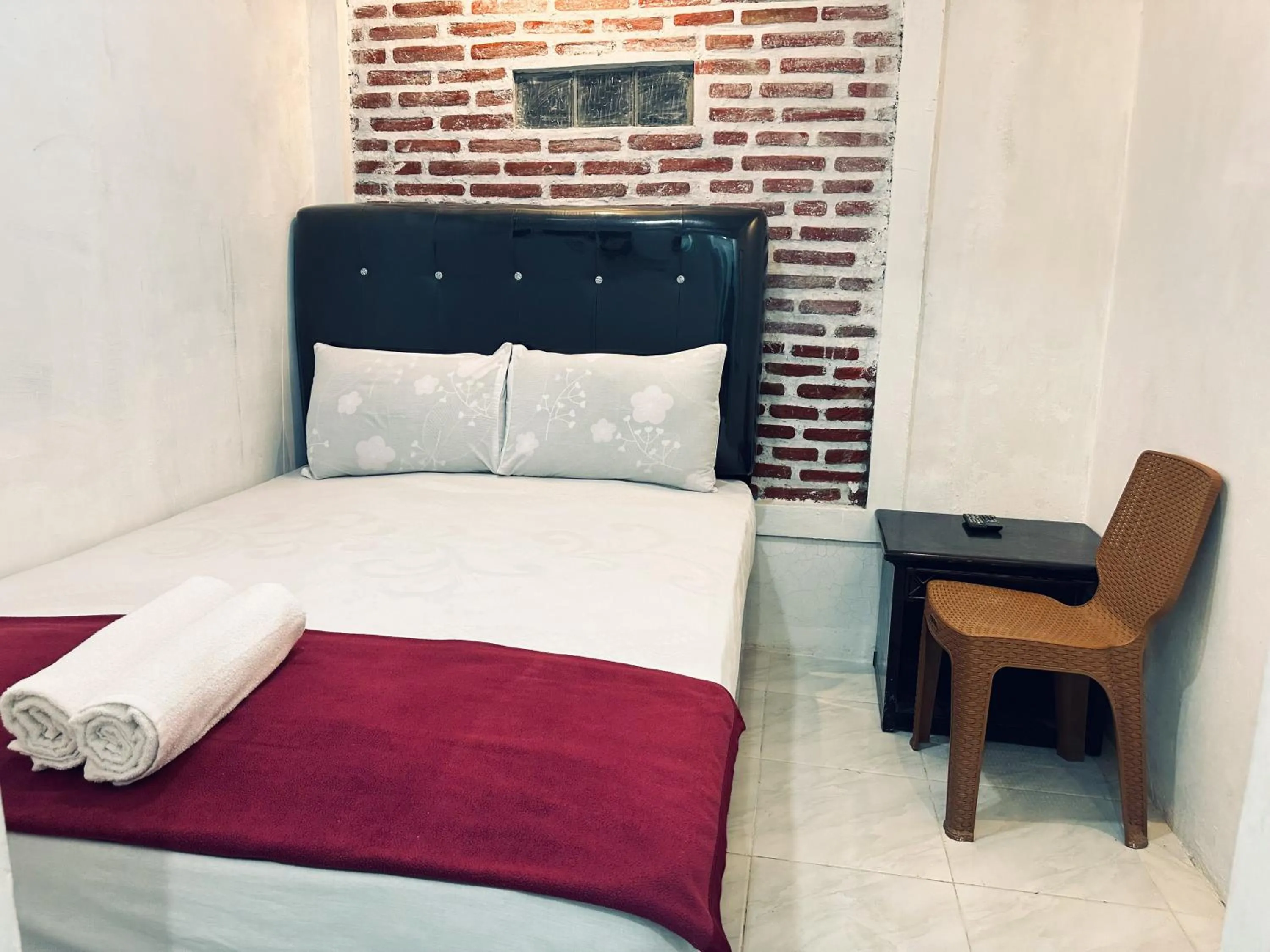 Bed in Guest House Hj Muriyah Syariah Slawi Mitra RedDoorz