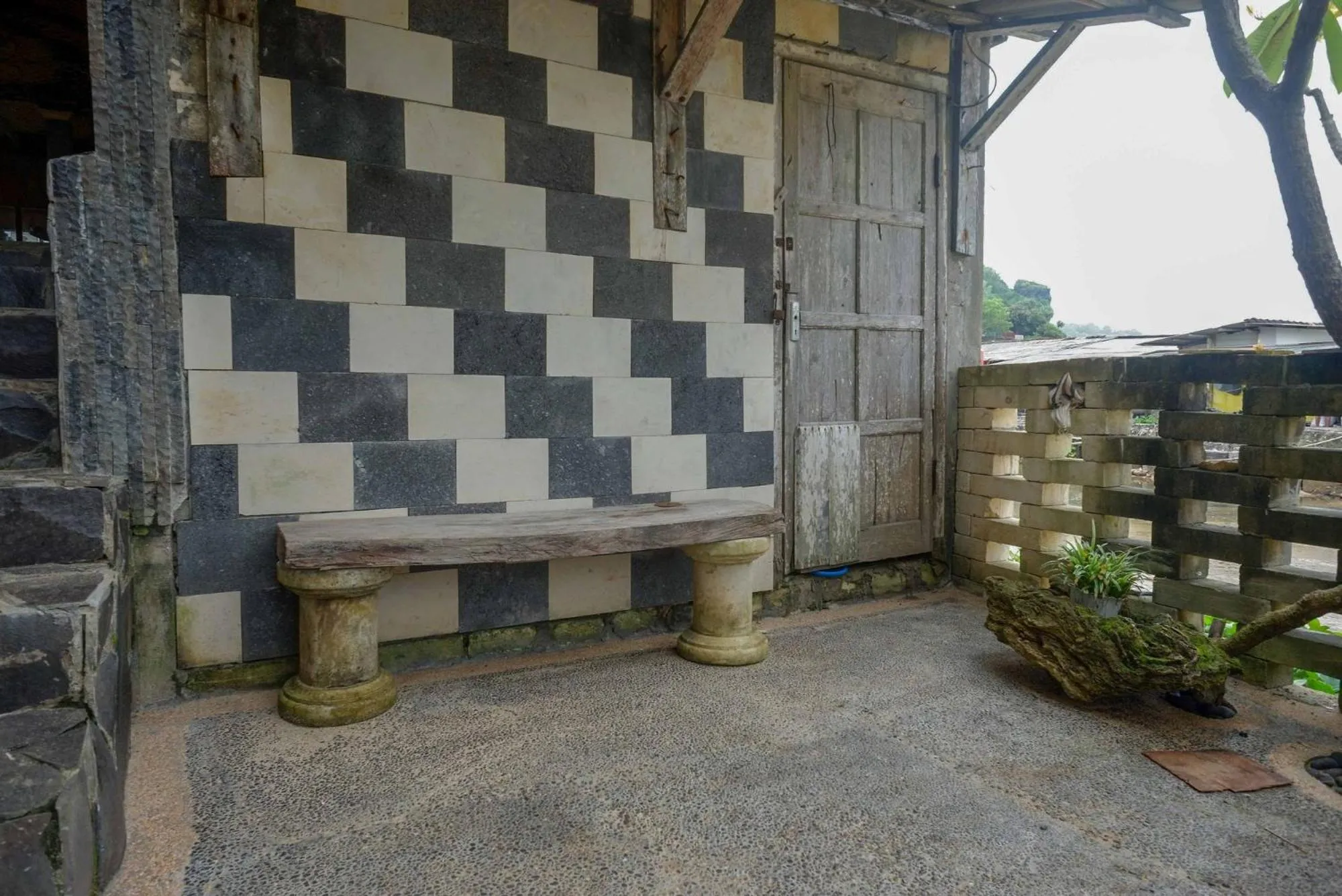 Property building in Hotel Kampoeng Drini RedPartner