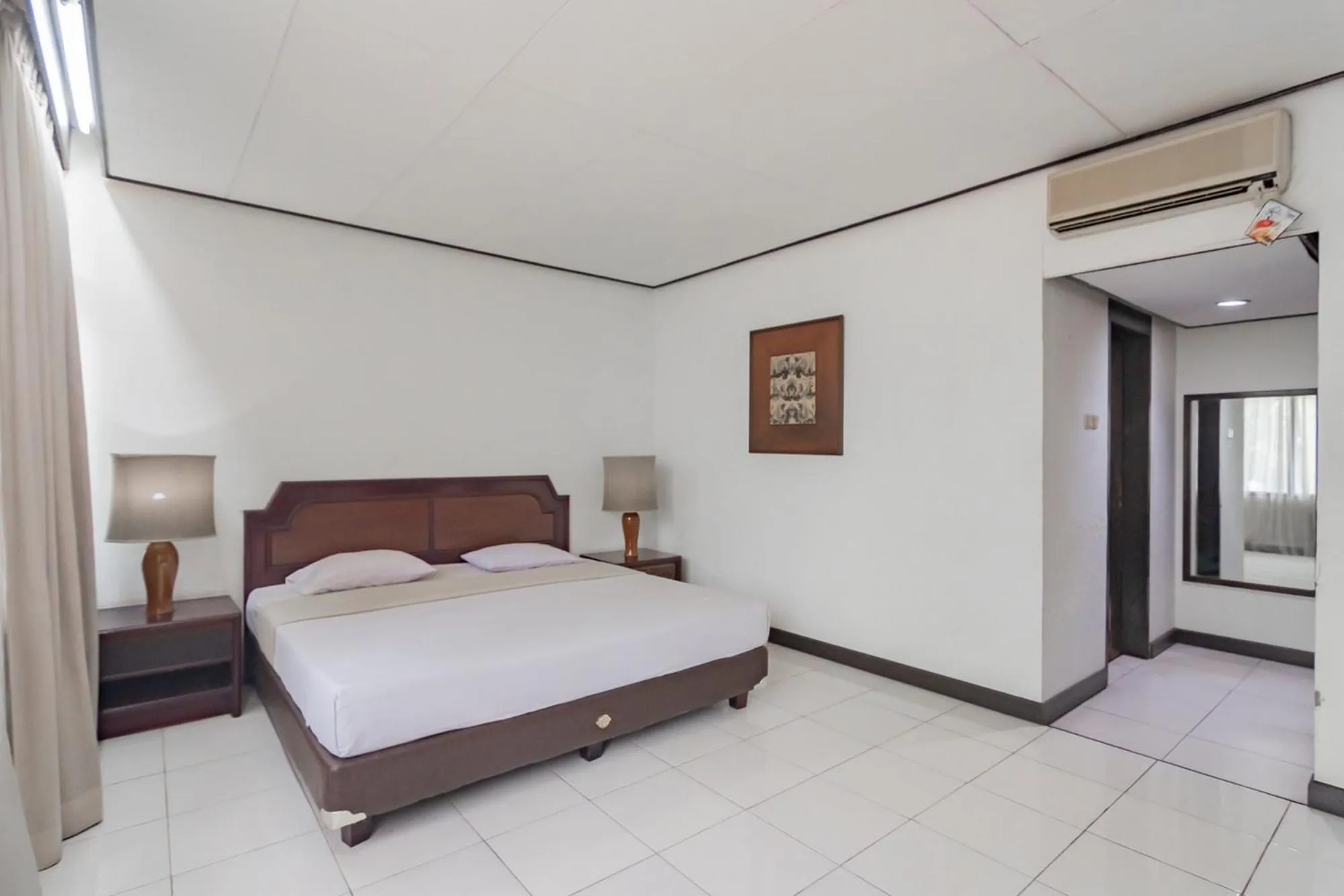 Bed in Istana Hotel Bandung Mitra RedDoorz