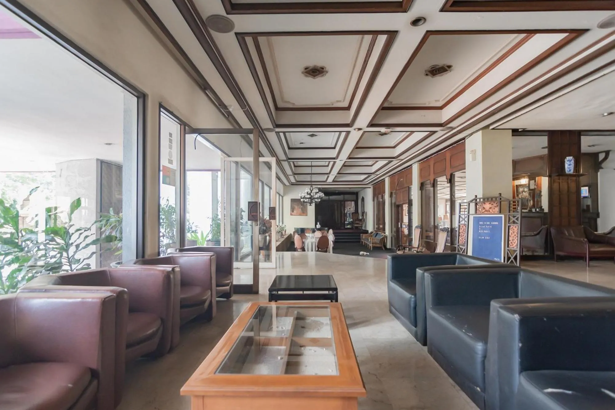 Seating area in Istana Hotel Bandung Mitra RedDoorz