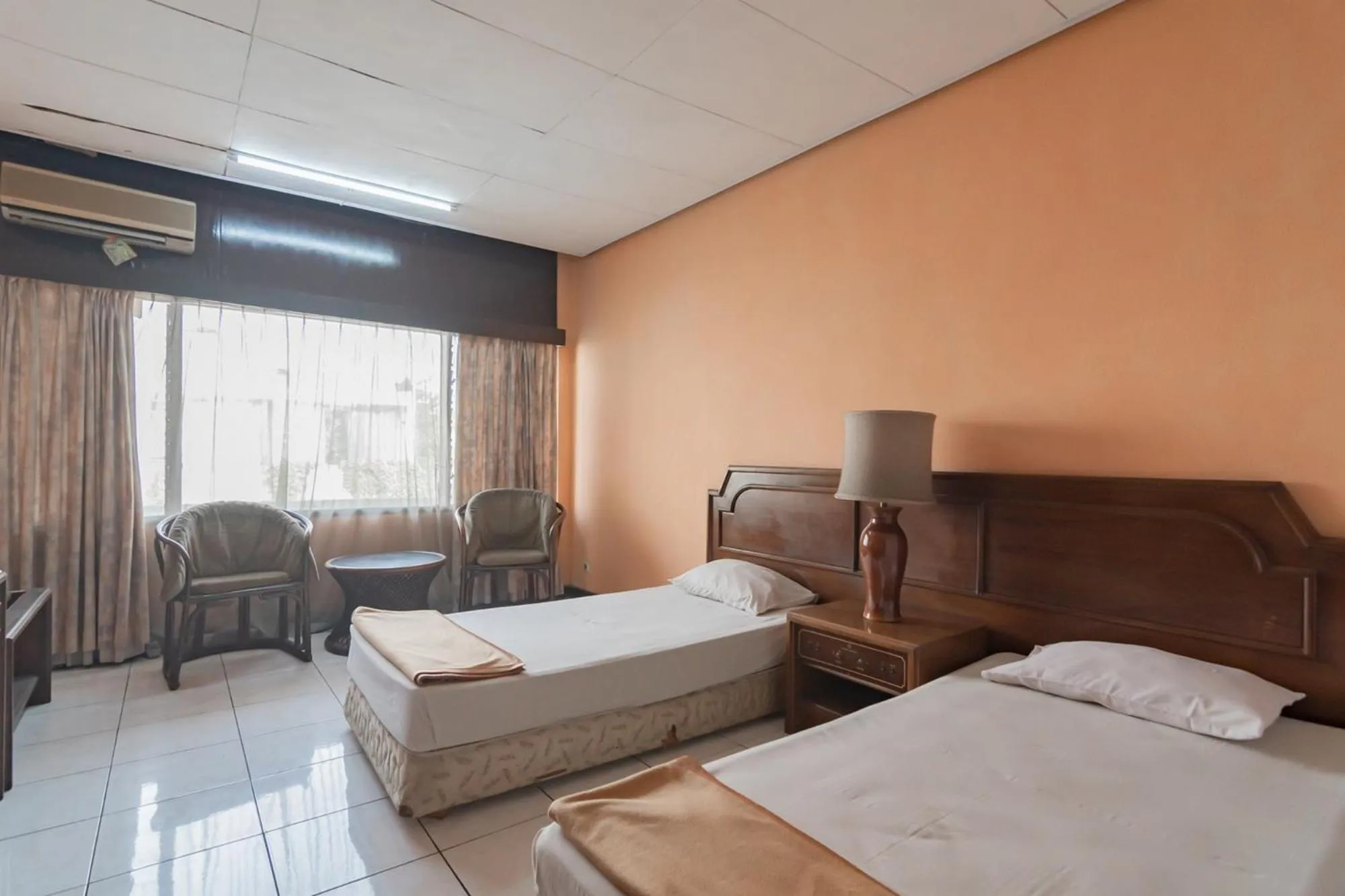 Bed in Istana Hotel Bandung Mitra RedDoorz