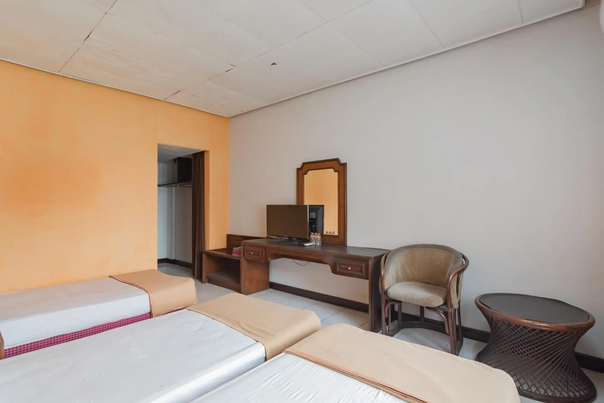 Bed in Istana Hotel Bandung Mitra RedDoorz