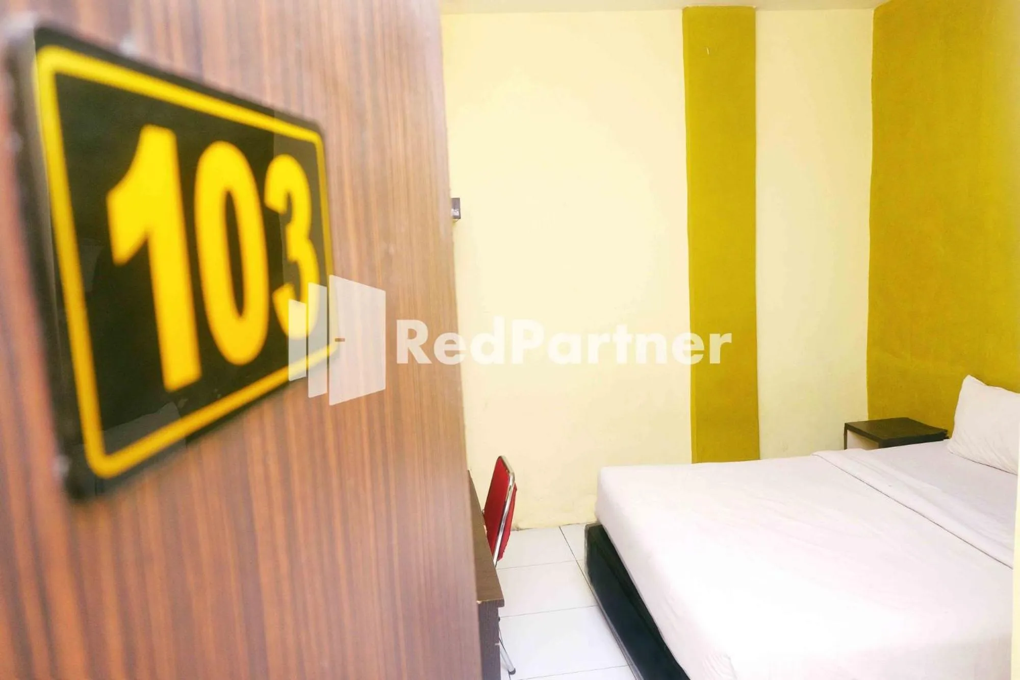 Bed in Hotel Permata Makassar Mitra RedDoorz