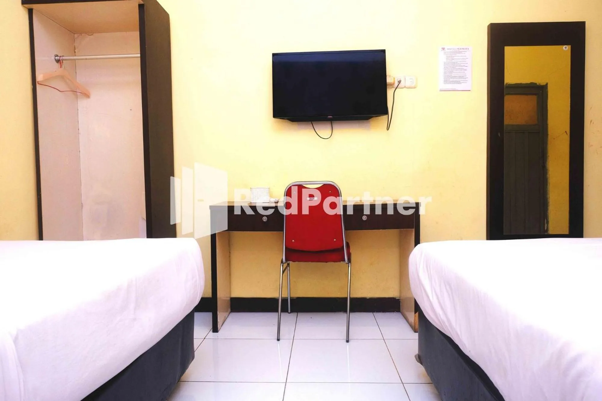 Bed in Hotel Permata Makassar Mitra RedDoorz