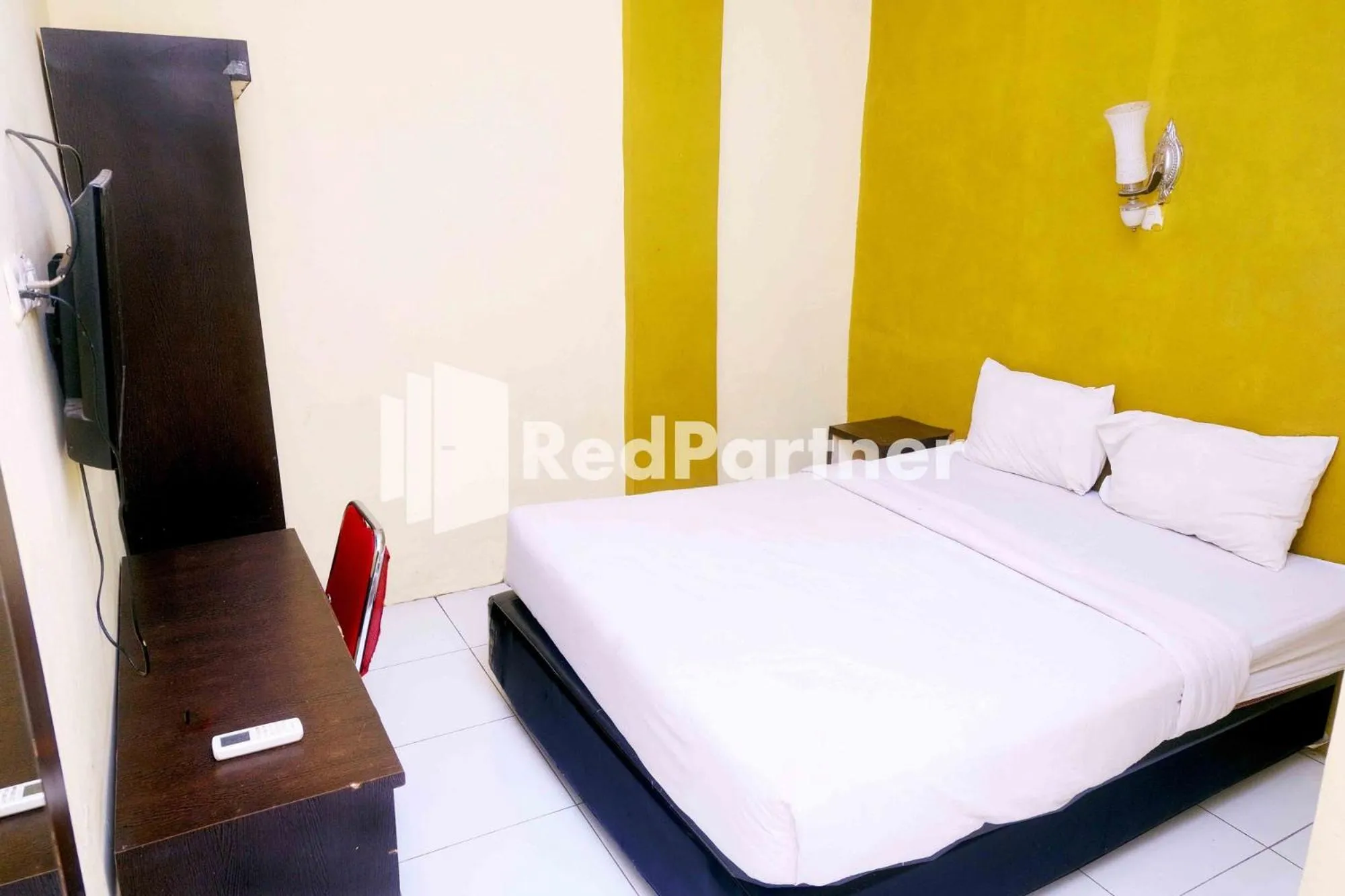 Bed in Hotel Permata Makassar Mitra RedDoorz