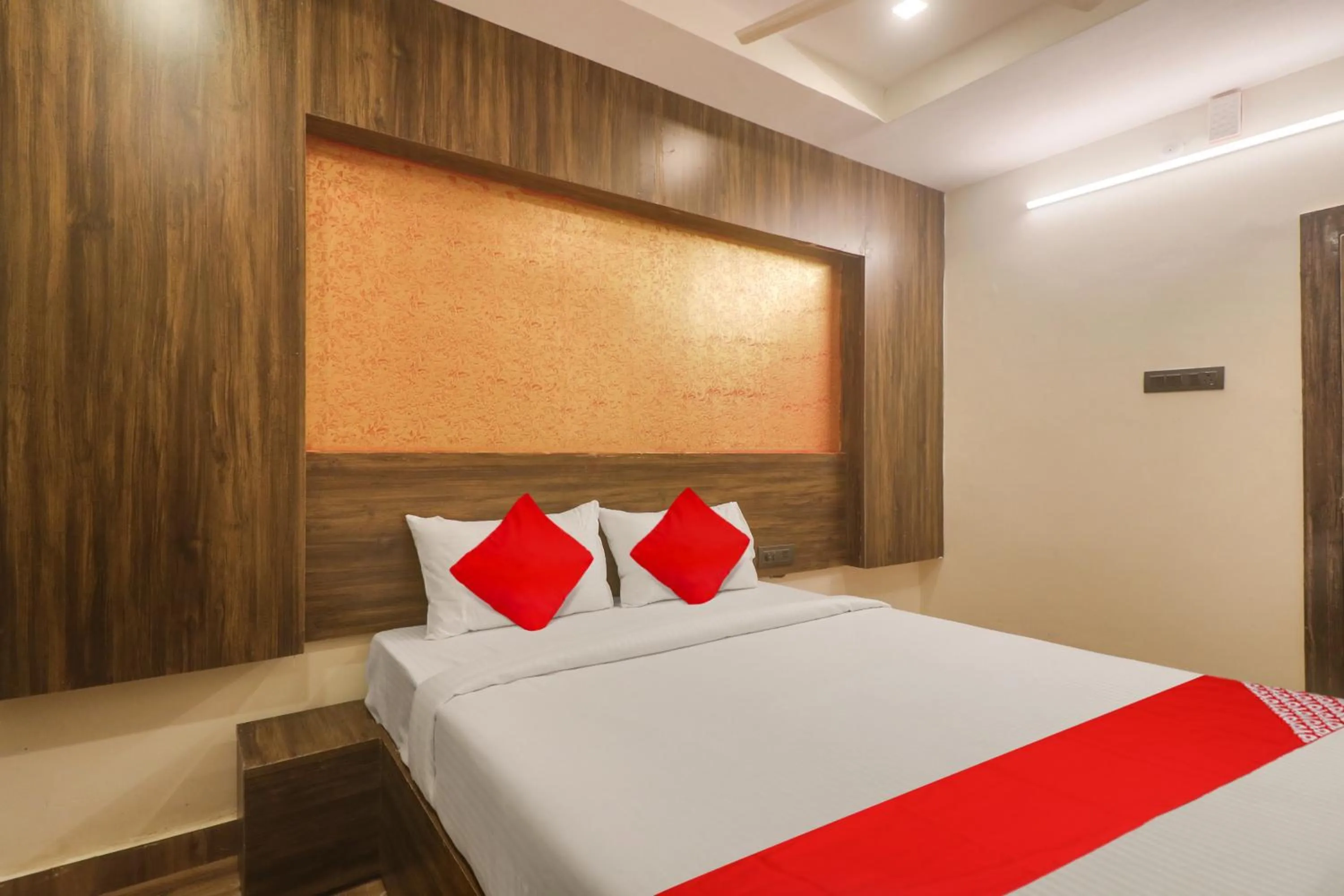 Bedroom, Bed in Hotel O R Square Grand