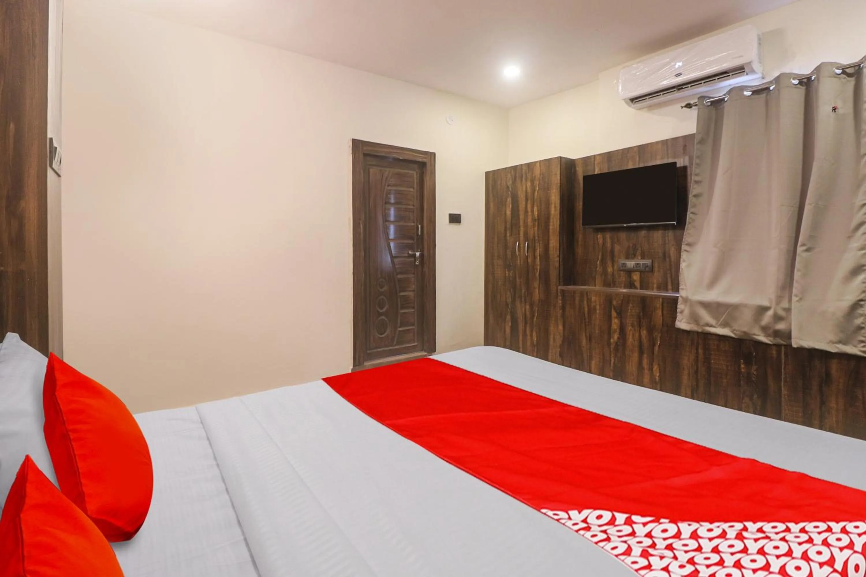 Bedroom, Bed in Hotel O R Square Grand