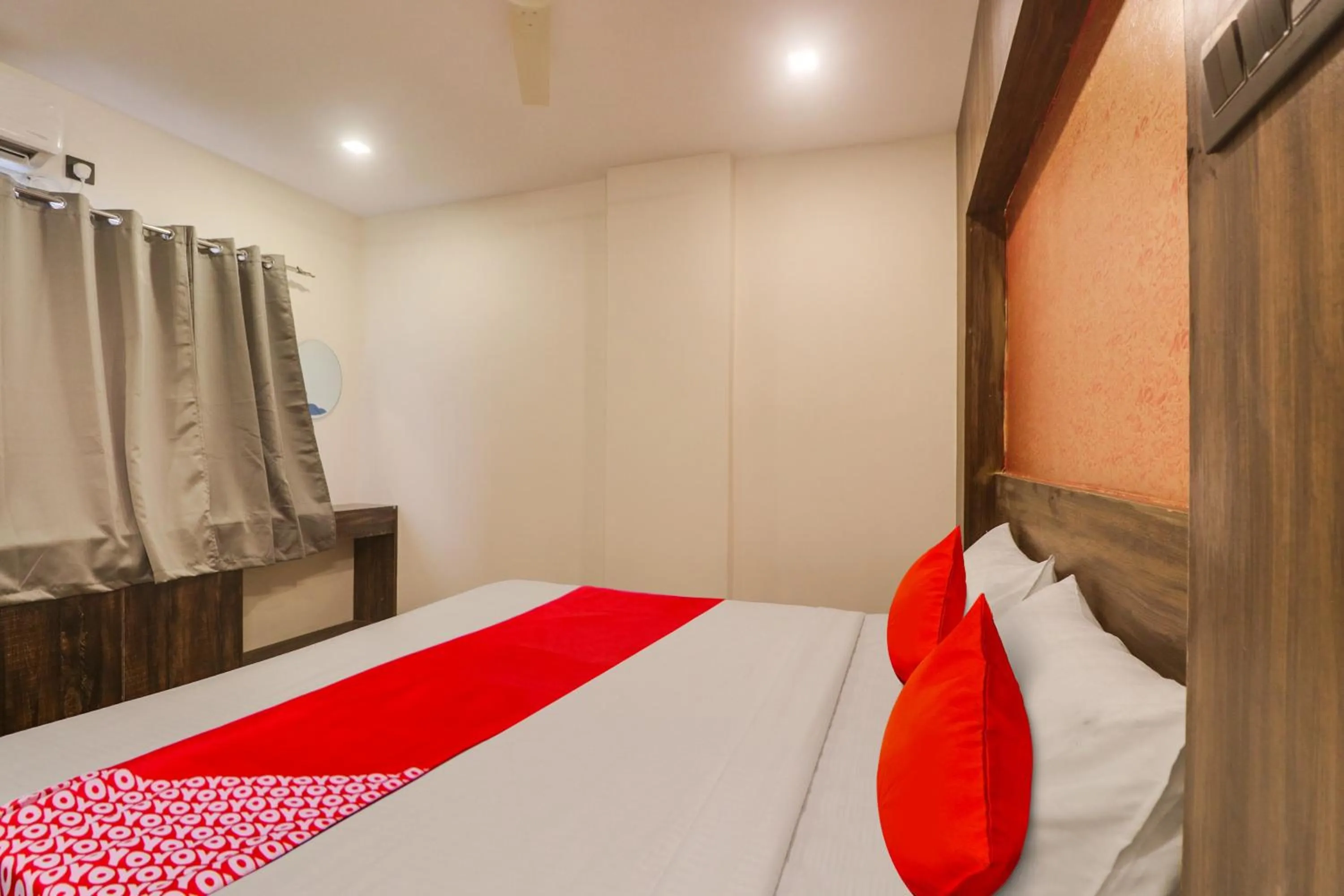 Bedroom, Bed in Hotel O R Square Grand