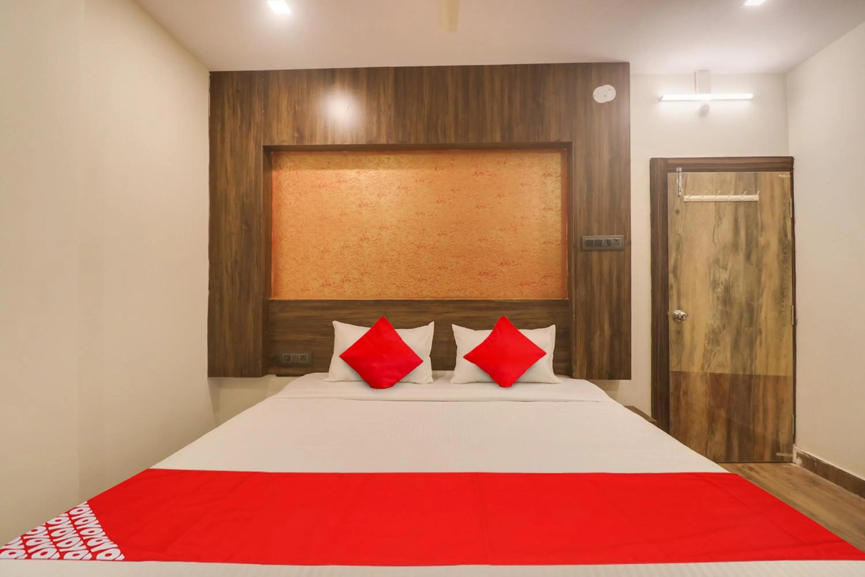 Bedroom, Bed in Hotel O R Square Grand