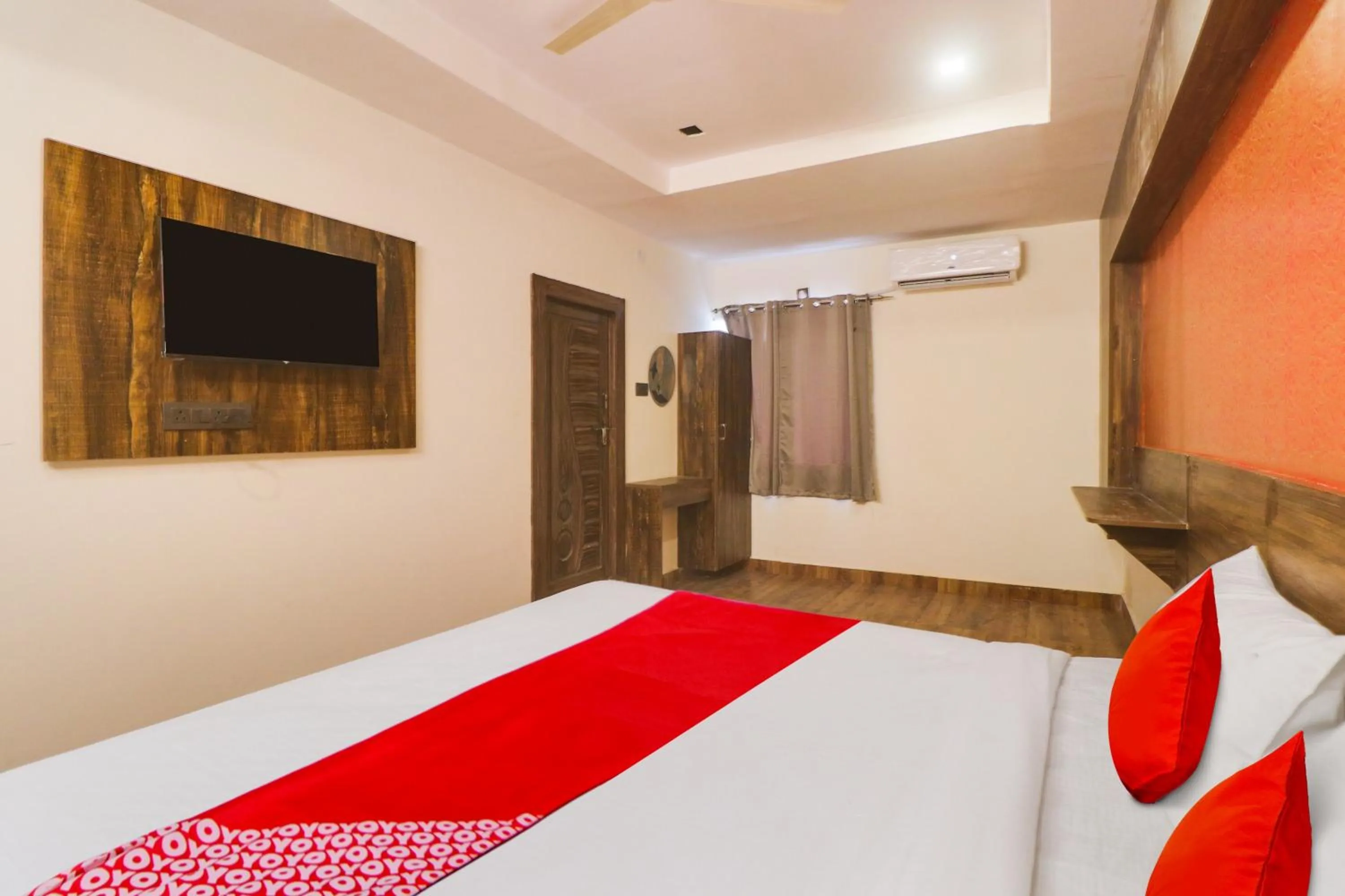 Bedroom, Bed in Hotel O R Square Grand