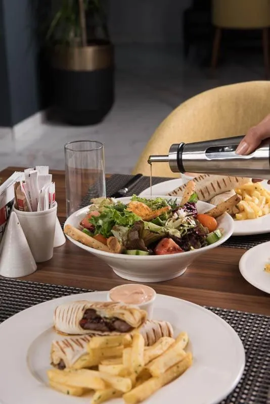 Restaurant/places to eat in İbos Hotels Izmir