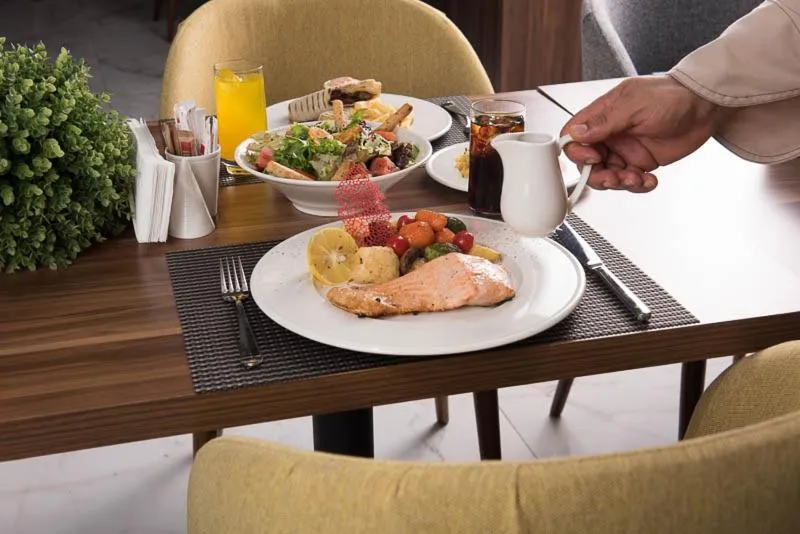 Restaurant/places to eat in İbos Hotels Izmir