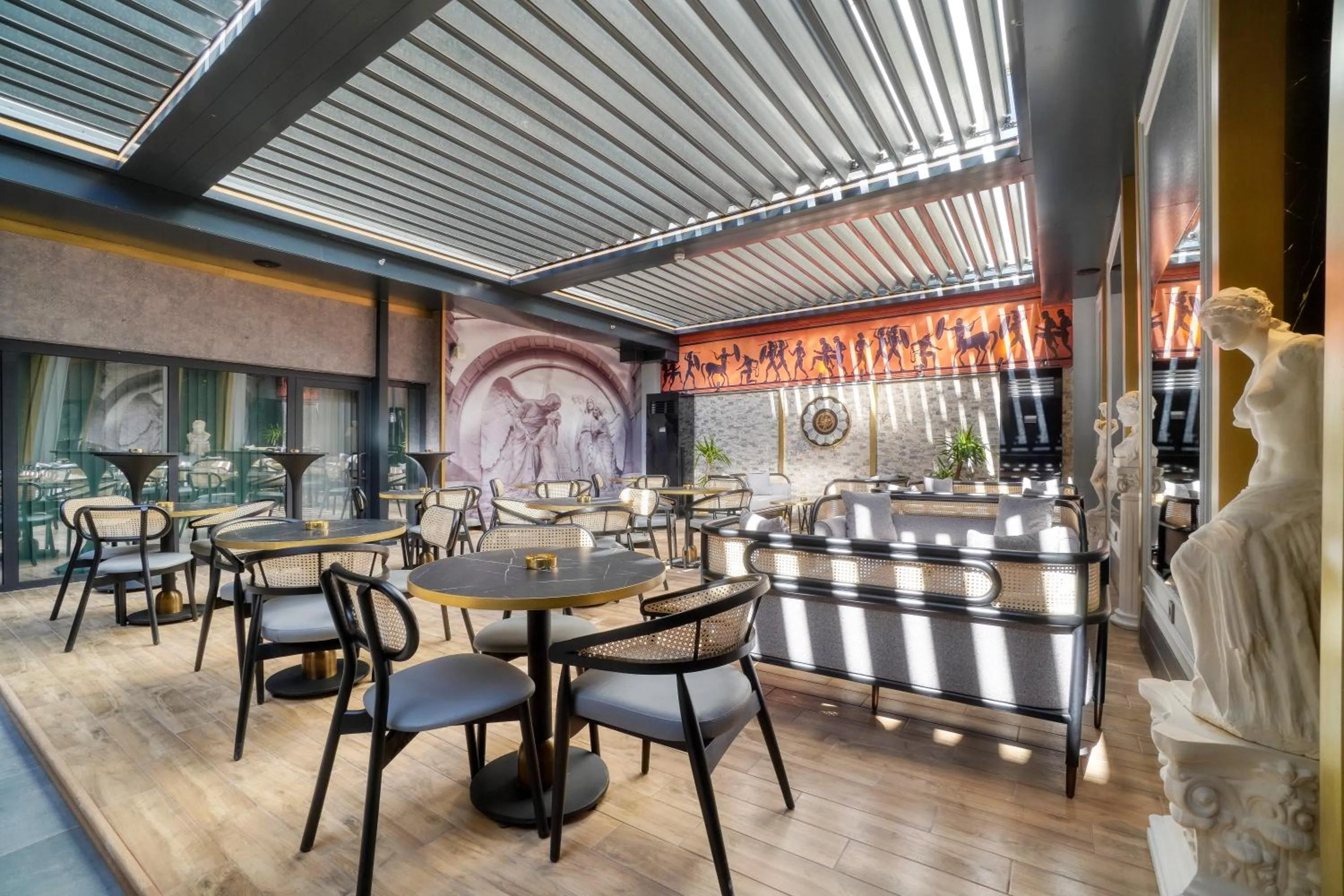 Lounge or bar in İbos Hotels Izmir