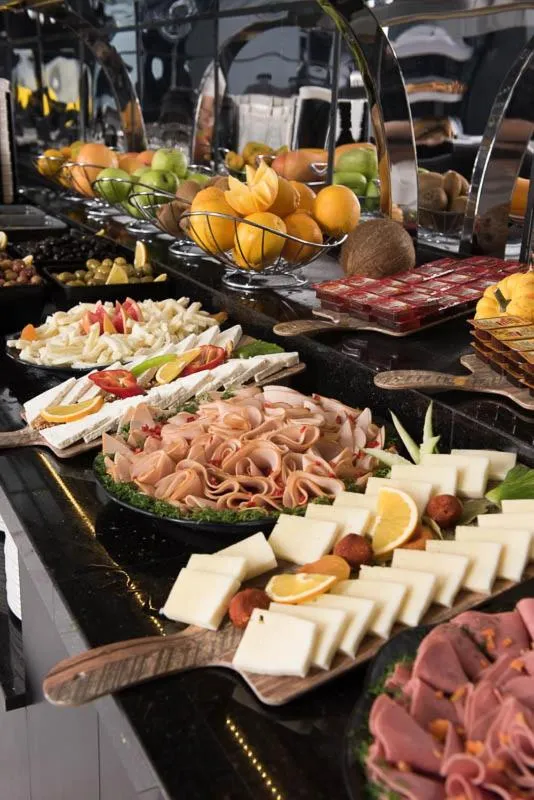 Restaurant/places to eat in İbos Hotels Izmir