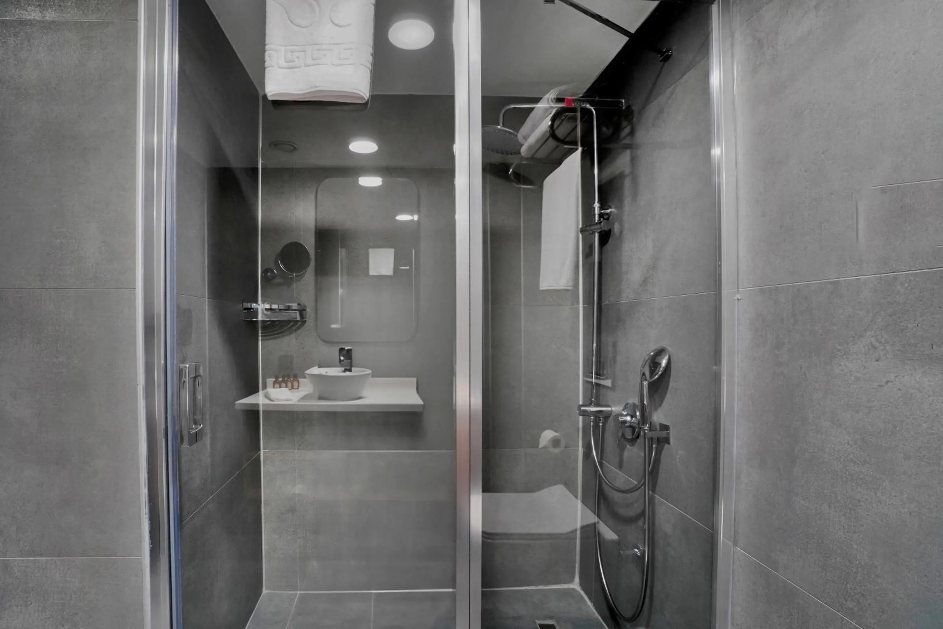 Shower in İbos Hotels Izmir