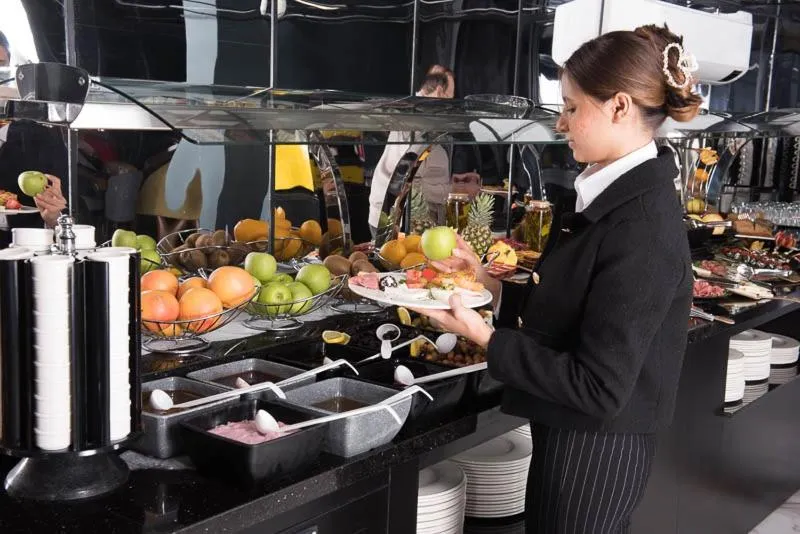 Restaurant/places to eat in İbos Hotels Izmir