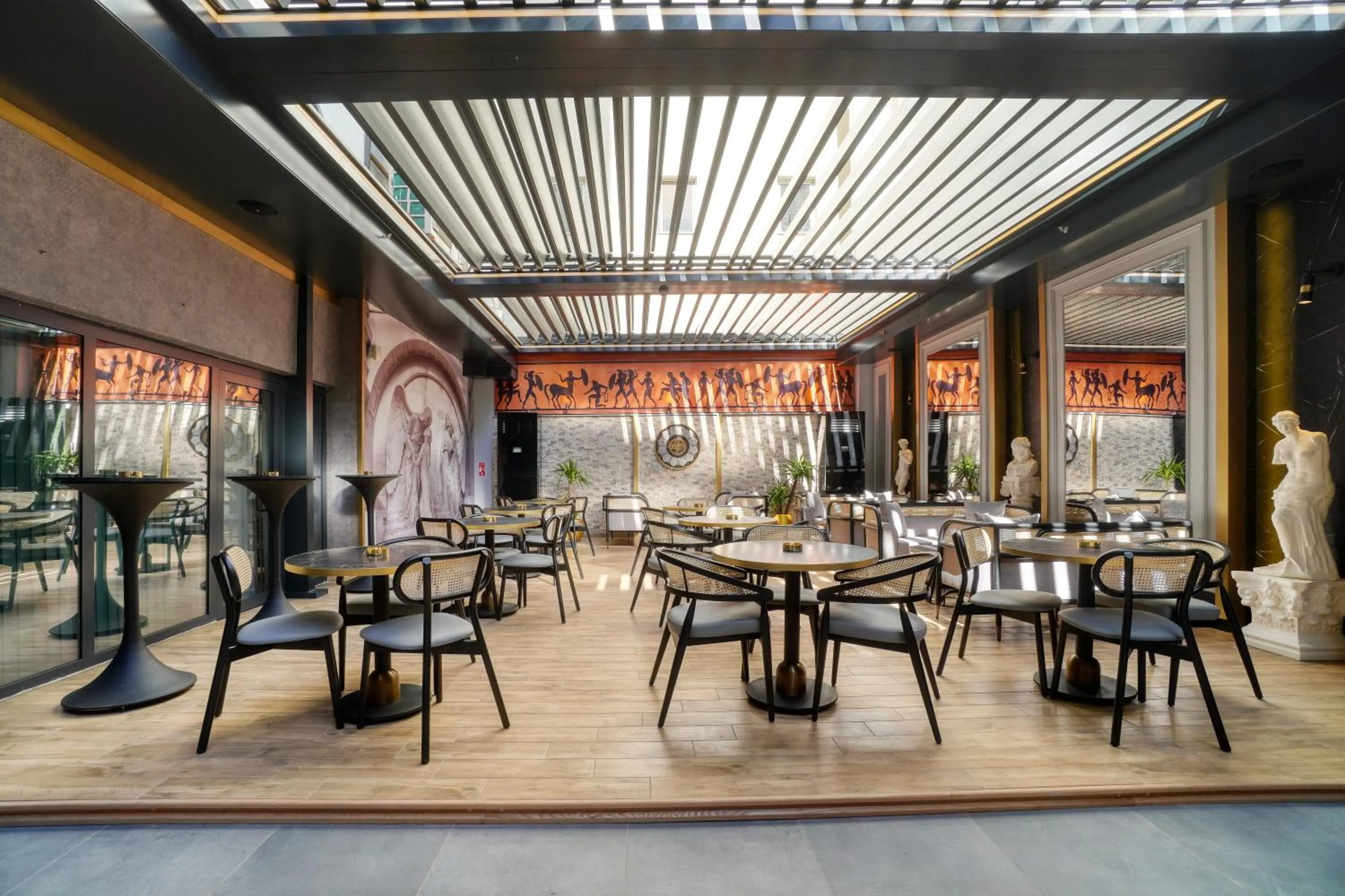 Communal lounge/ TV room in İbos Hotels Izmir