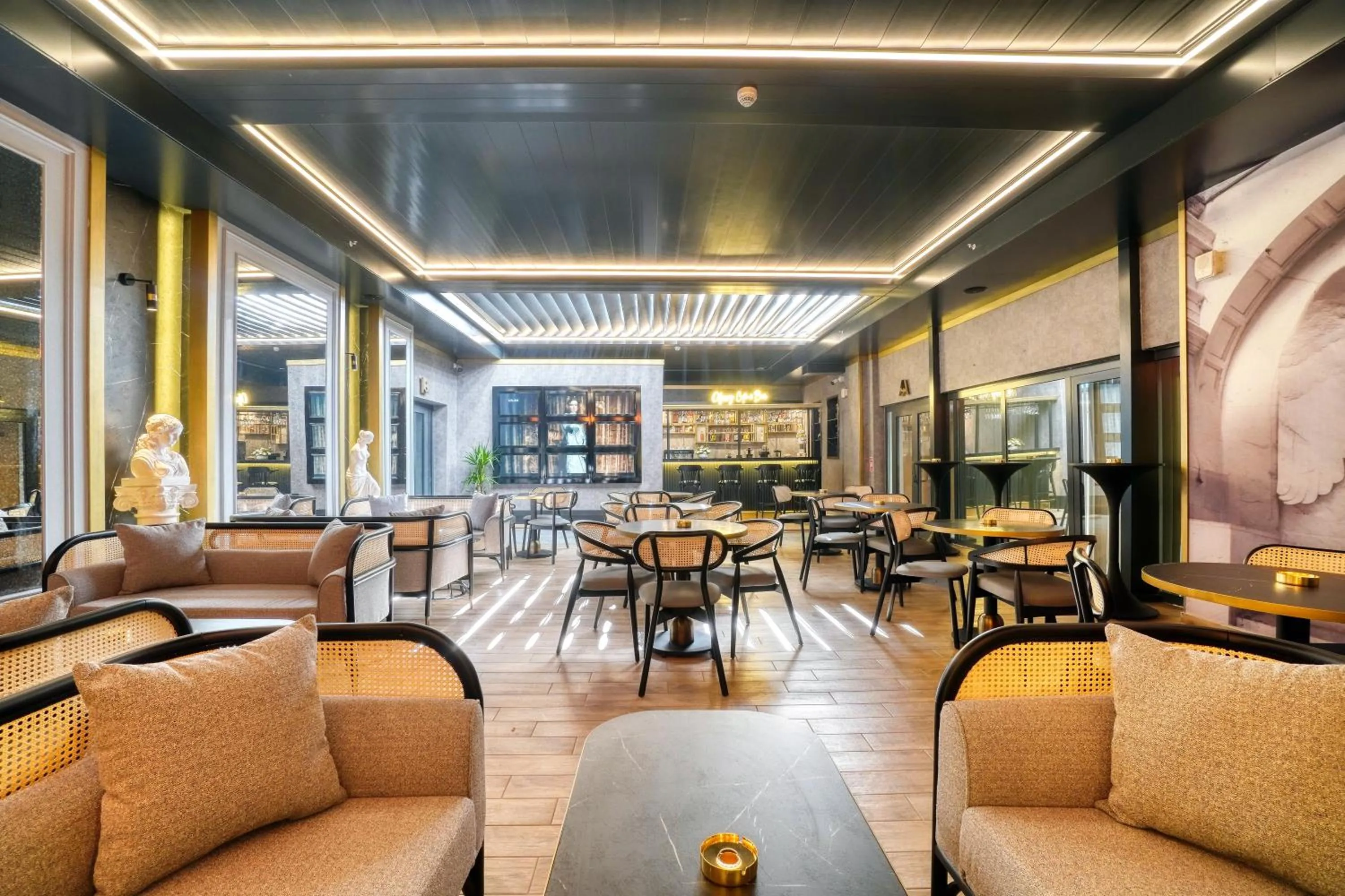 Communal lounge/ TV room in İbos Hotels Izmir