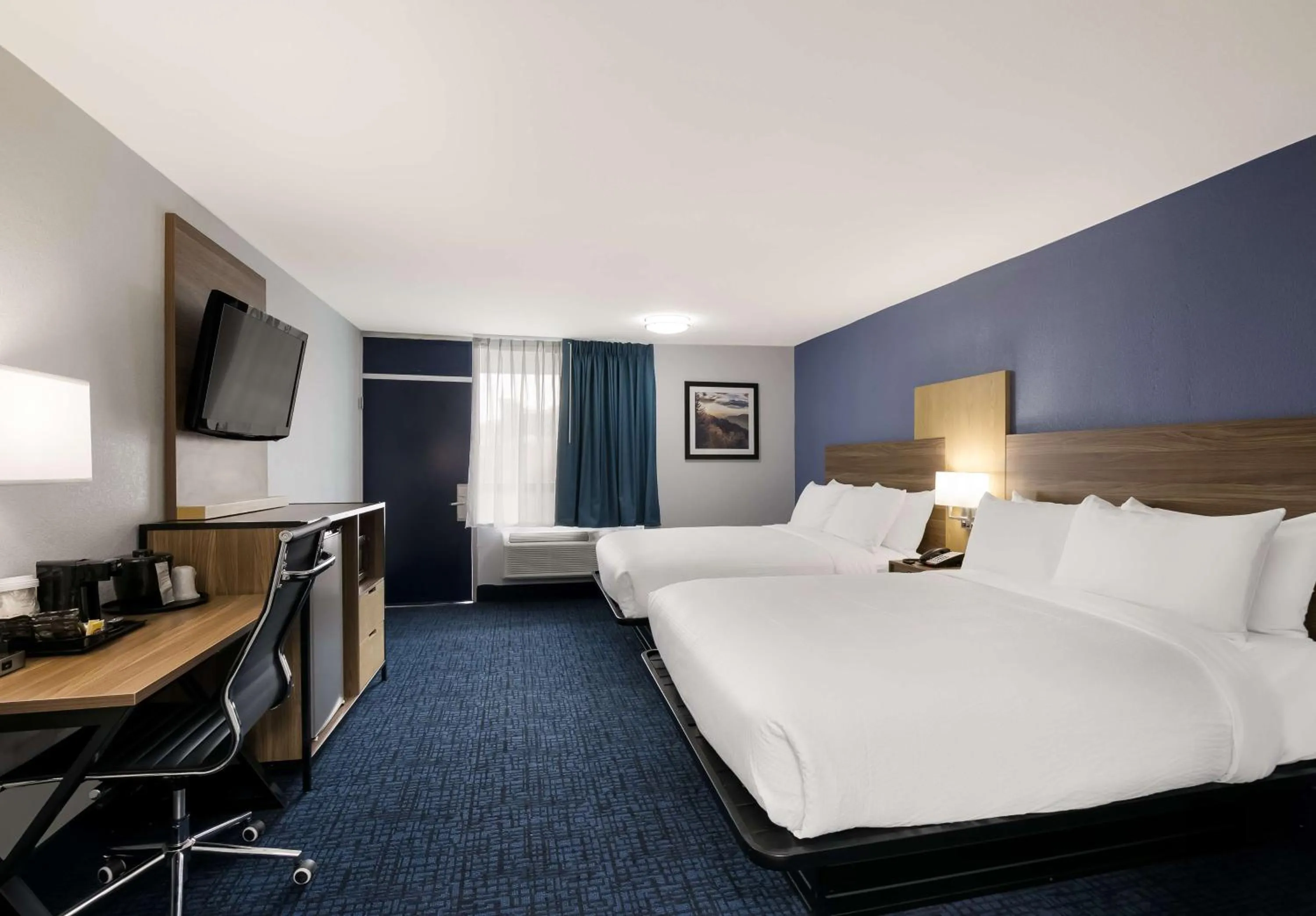 Bedroom, Bed in SureStay Plus by Best Western Pigeon Forge