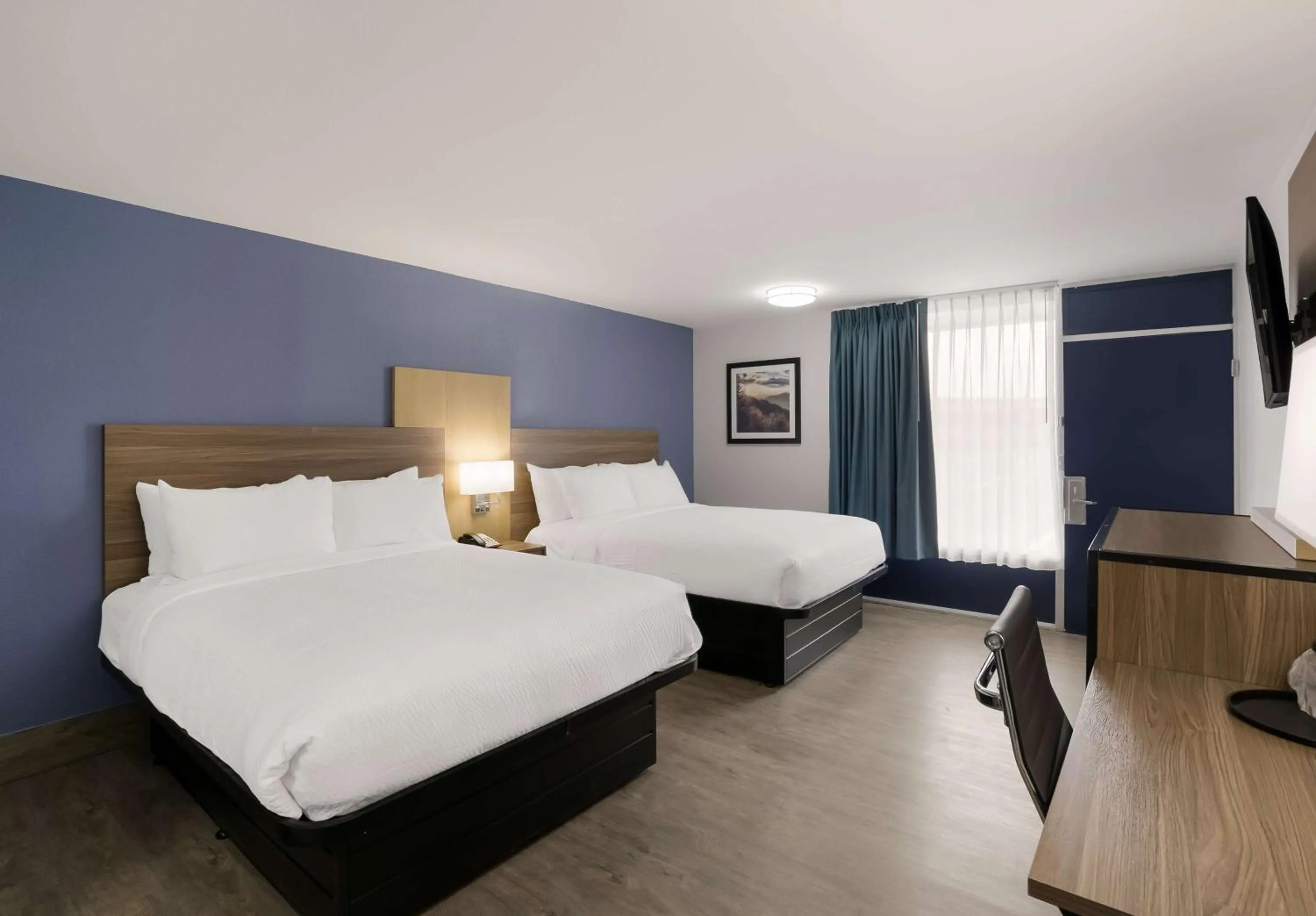 Bedroom, Bed in SureStay Plus by Best Western Pigeon Forge