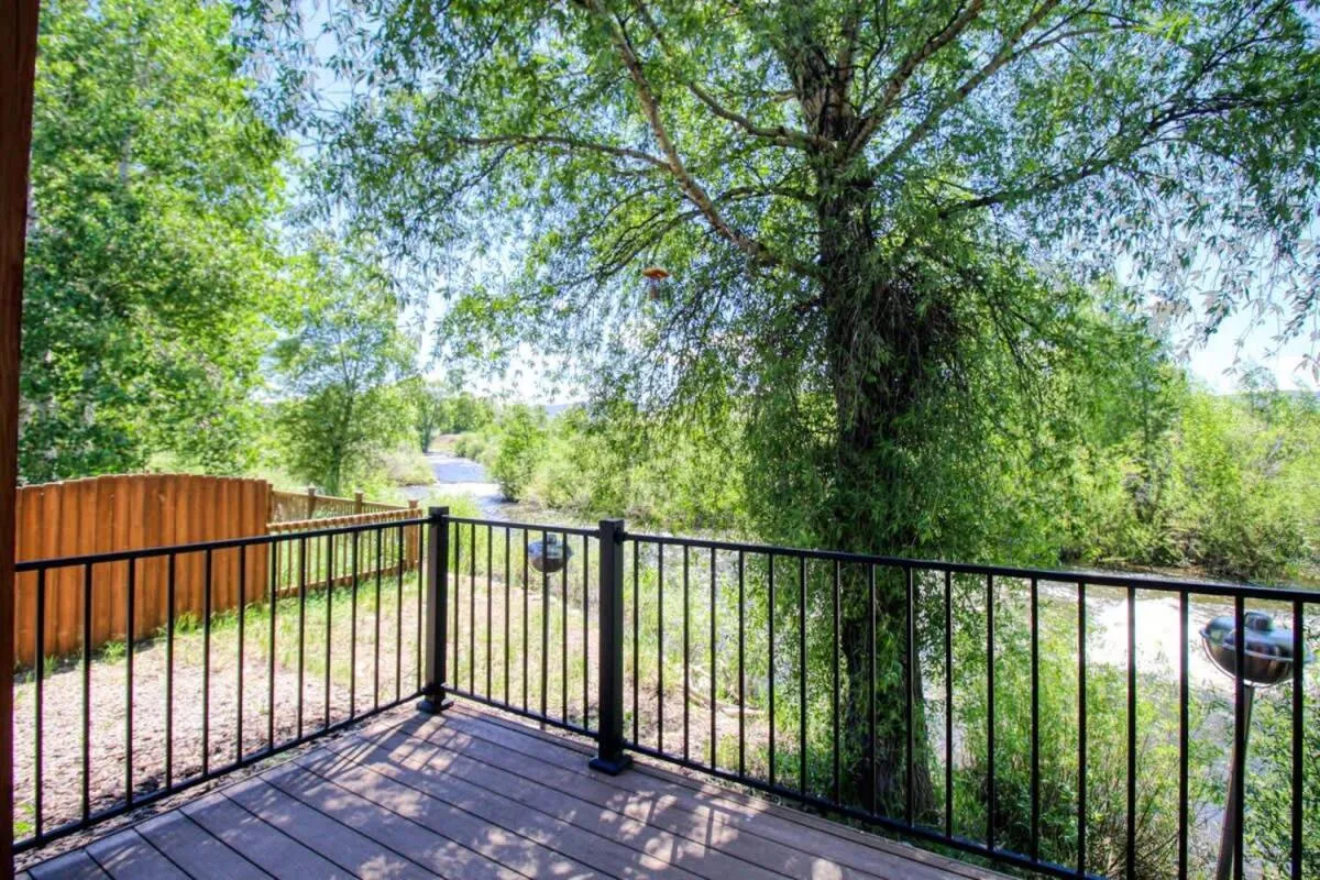 Modern 3bd cabin in Edgewater