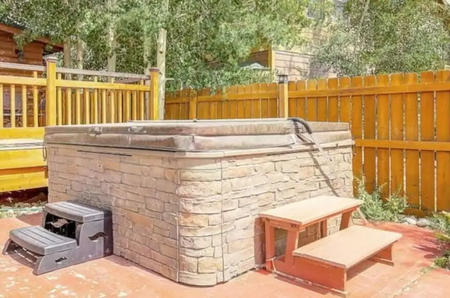 Hot Tub in Modern 3bd cabin in Edgewater