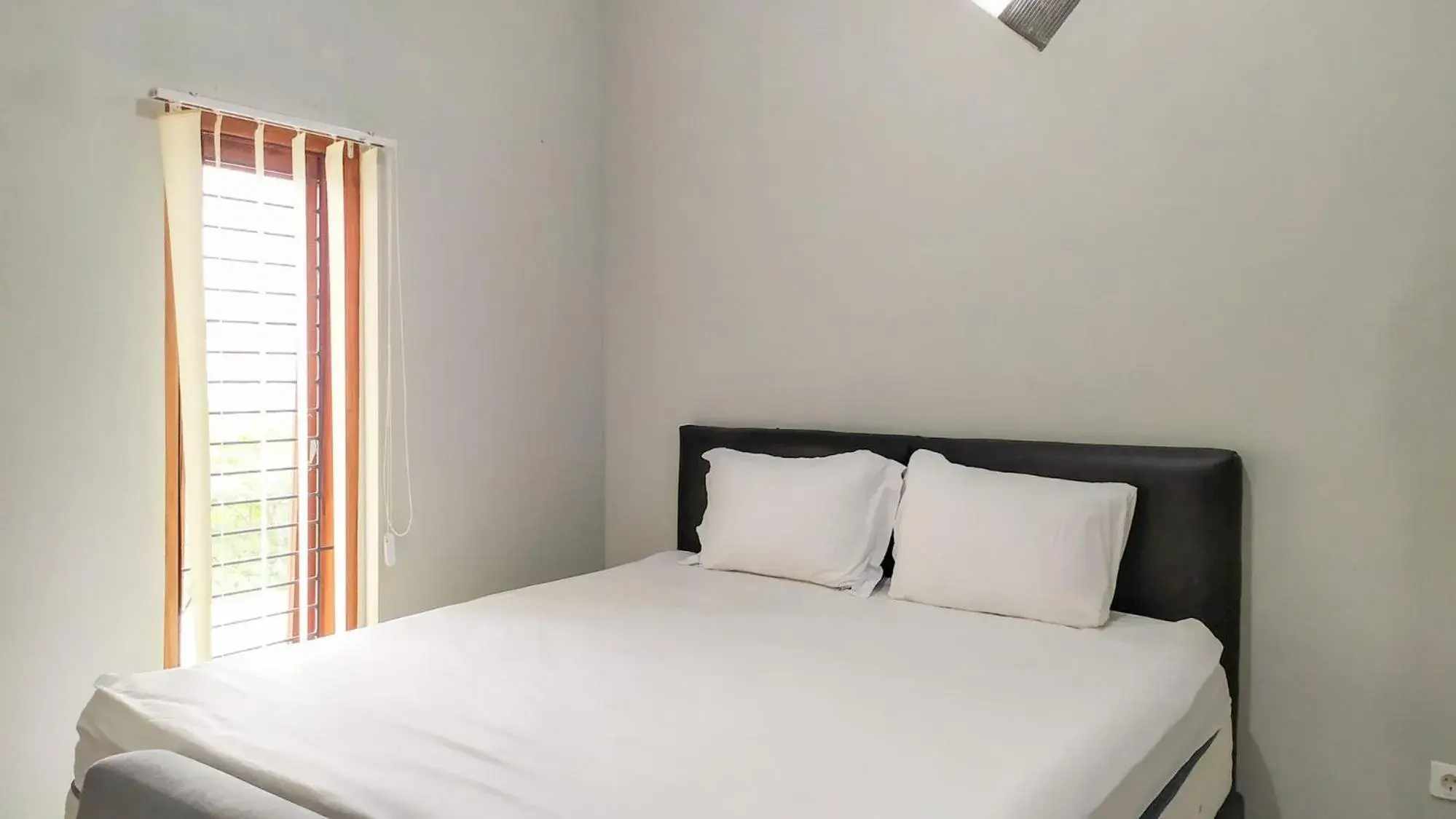 Omah Leren Mitra RedDoorz near Gembiraloka Zoo Yogyakarta Omah Leren Mitra RedDoorz near Gembiraloka Zoo Yogyakarta