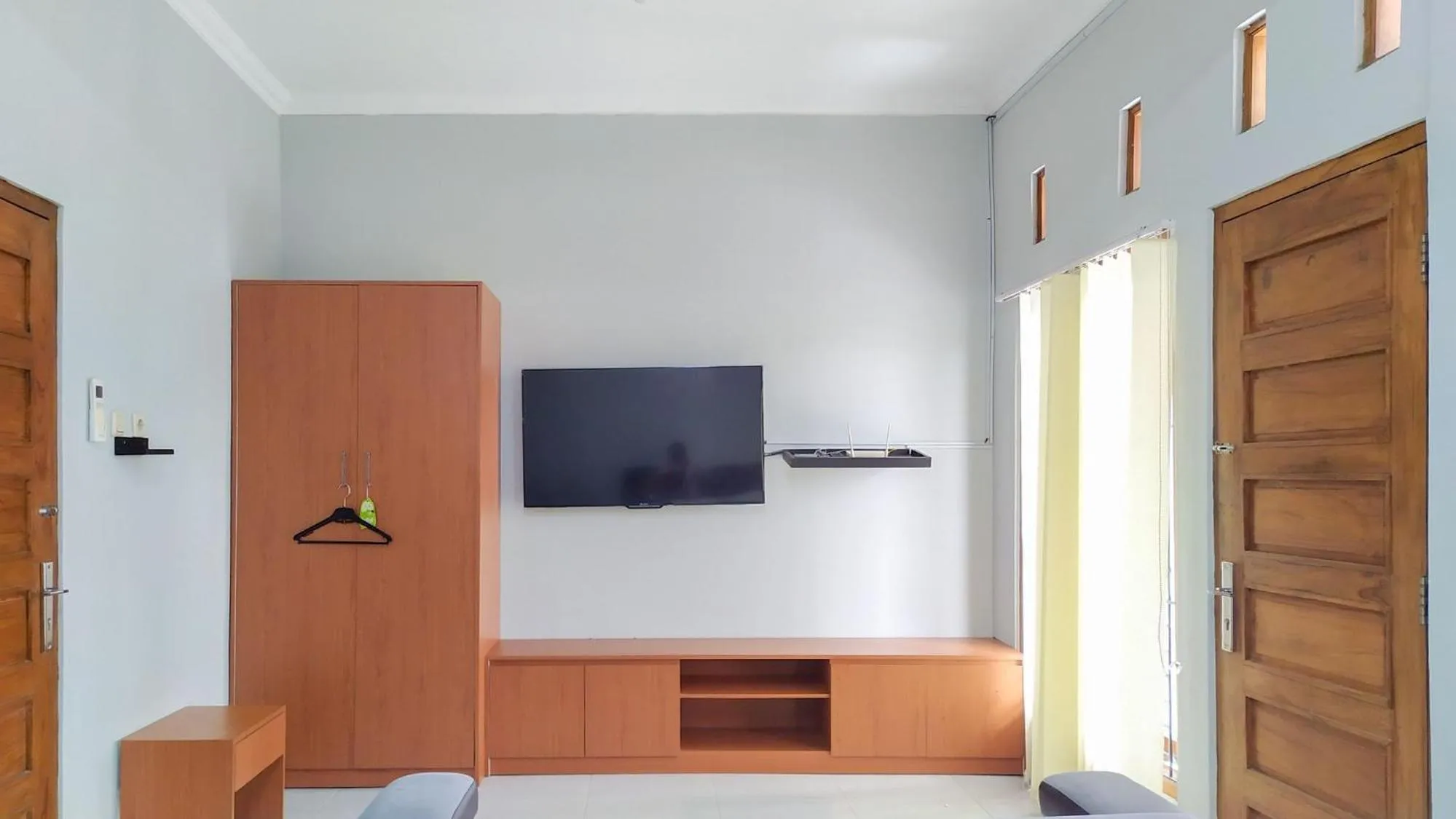 TV and multimedia in Omah Leren Mitra RedDoorz near Gembiraloka Zoo Yogyakarta